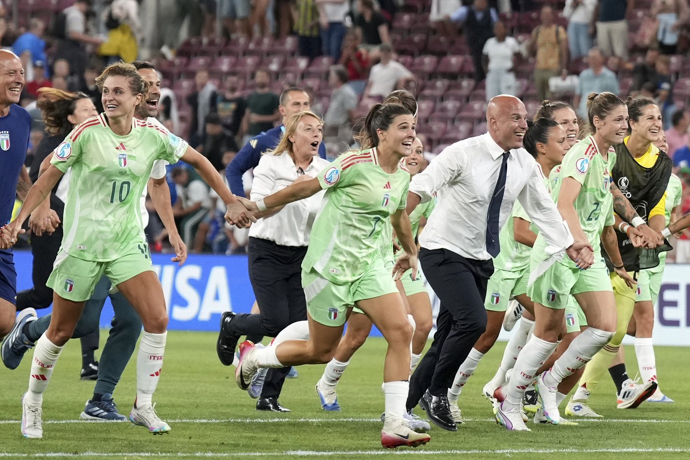 Italy is one win away from women’s Euro final, 3 years after players were permitted to turn pro | iNFOnews.ca Italy is one win away from women’s Euro final, 3 years after players were permitted to turn pro | iNFOnews.ca