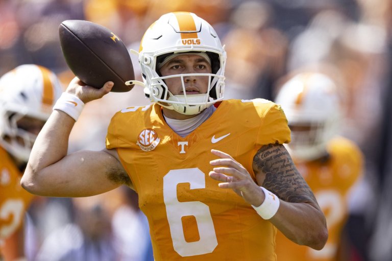 Joey Aguilar throws for 3 TDs to lead No. 15 Tennessee over UAB 56-24 | iNFOnews.ca