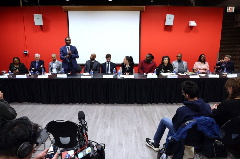 Congress is on track for record retirements. In Illinois, that's created a candidate frenzy | iNFOnews.ca