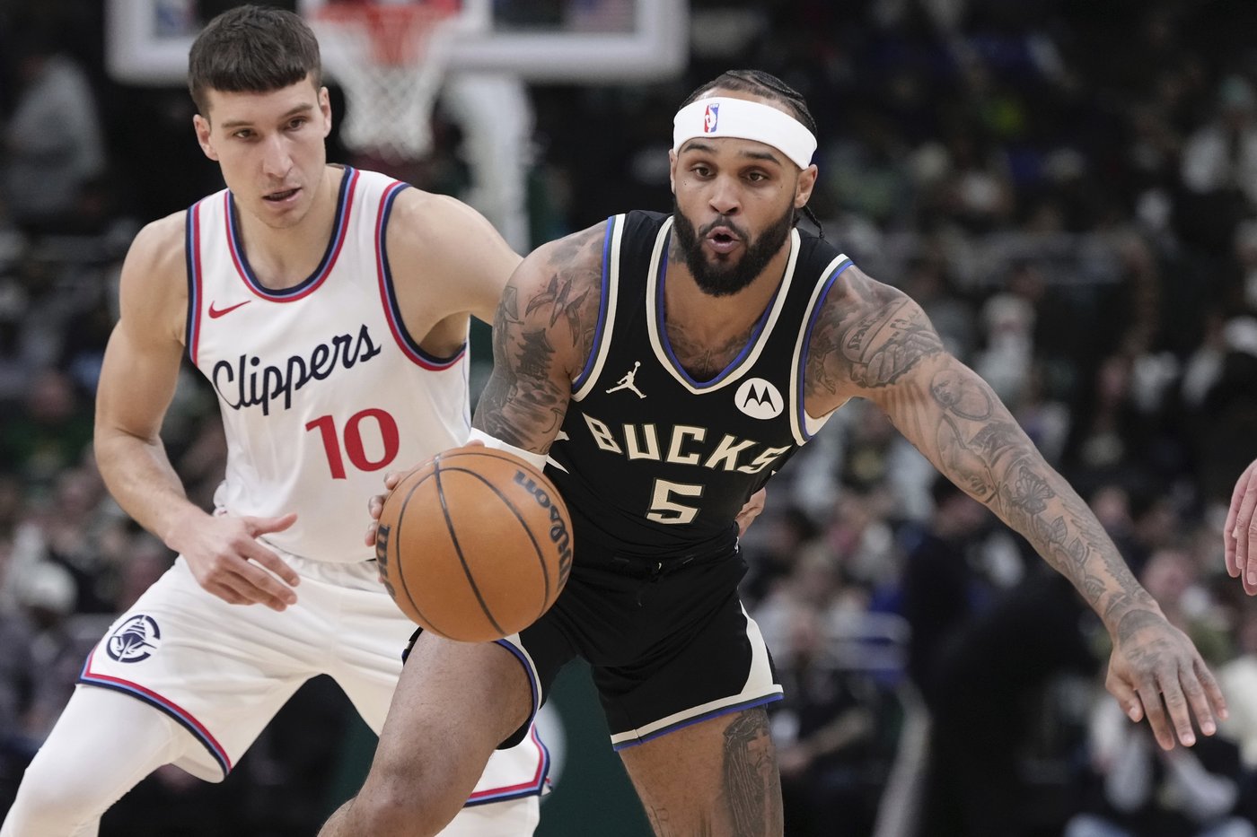 Antetokounmpo returns and Bucks use 4th-quarter rally to beat Clippers 116-110 | iNFOnews.ca Antetokounmpo returns and Bucks use 4th-quarter rally to beat Clippers 116-110 | iNFOnews.ca