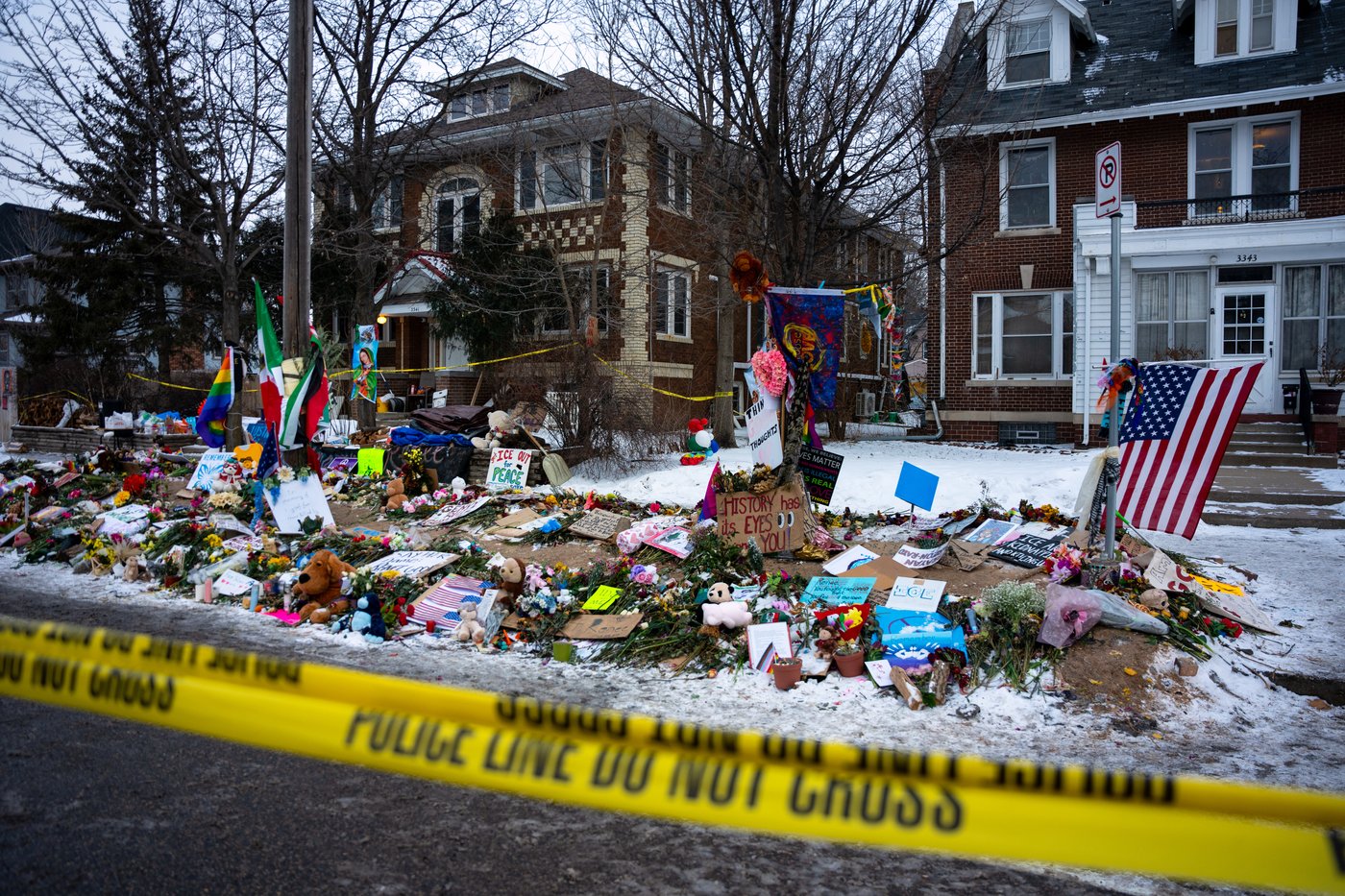 Minneapolis left to decide future of streetside memorials to 2 people killed by federal officers | iNFOnews.ca Minneapolis left to decide future of streetside memorials to 2 people killed by federal officers | iNFOnews.ca