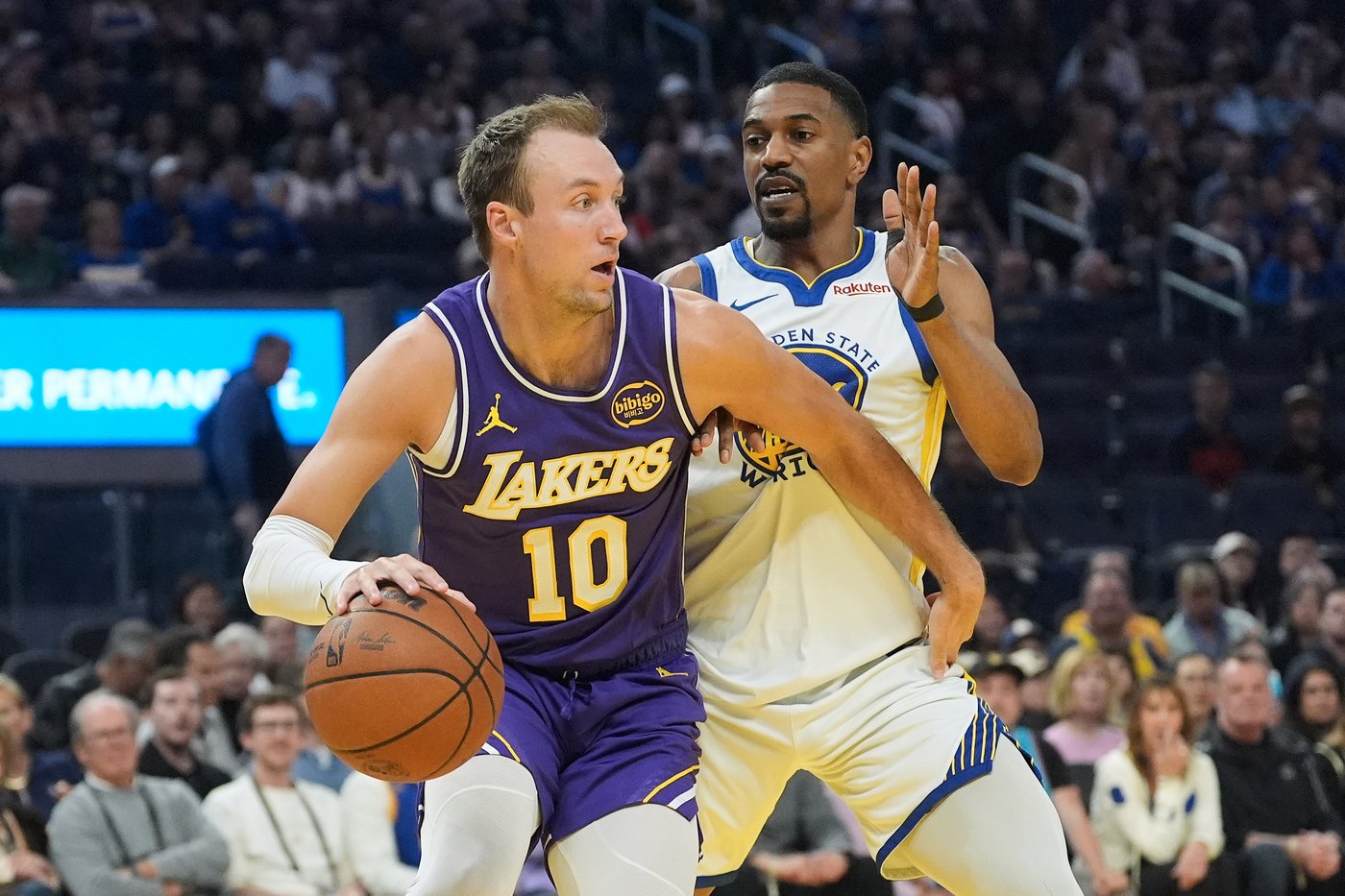 LeBron James has 26 points, 11 assists to lead Lakers past Warriors 119-103 as Stephen Curry sits | iNFOnews.ca LeBron James has 26 points, 11 assists to lead Lakers past Warriors 119-103 as Stephen Curry sits | iNFOnews.ca