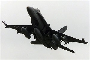 Six CF-18 planes depart for Romania against backdrop of crisis in Ukraine | iNFOnews.ca CP28181304