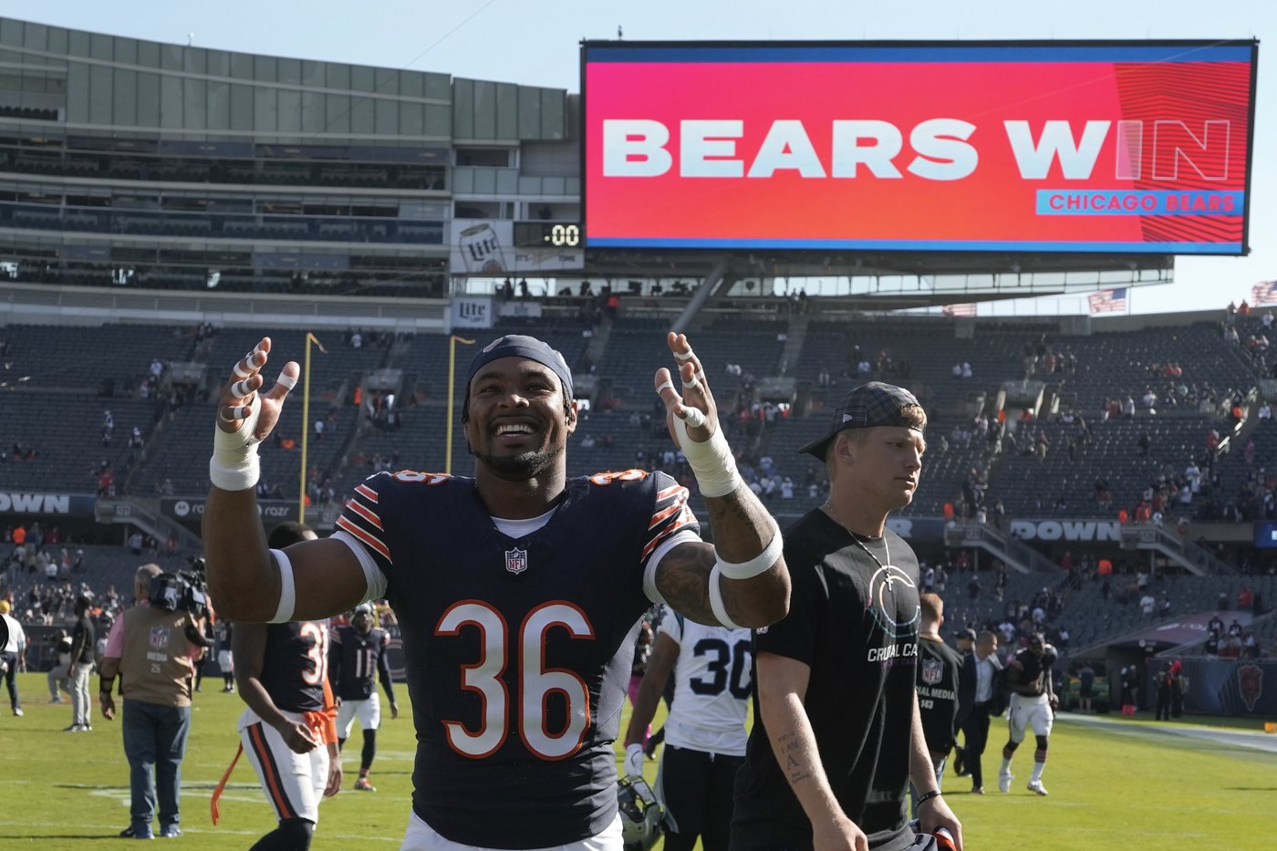 Caleb Williams and DJ Moore lead the way in Bears' 36-10 rout of Panthers | iNFOnews.ca Caleb Williams and DJ Moore lead the way in Bears' 36-10 rout of Panthers | iNFOnews.ca