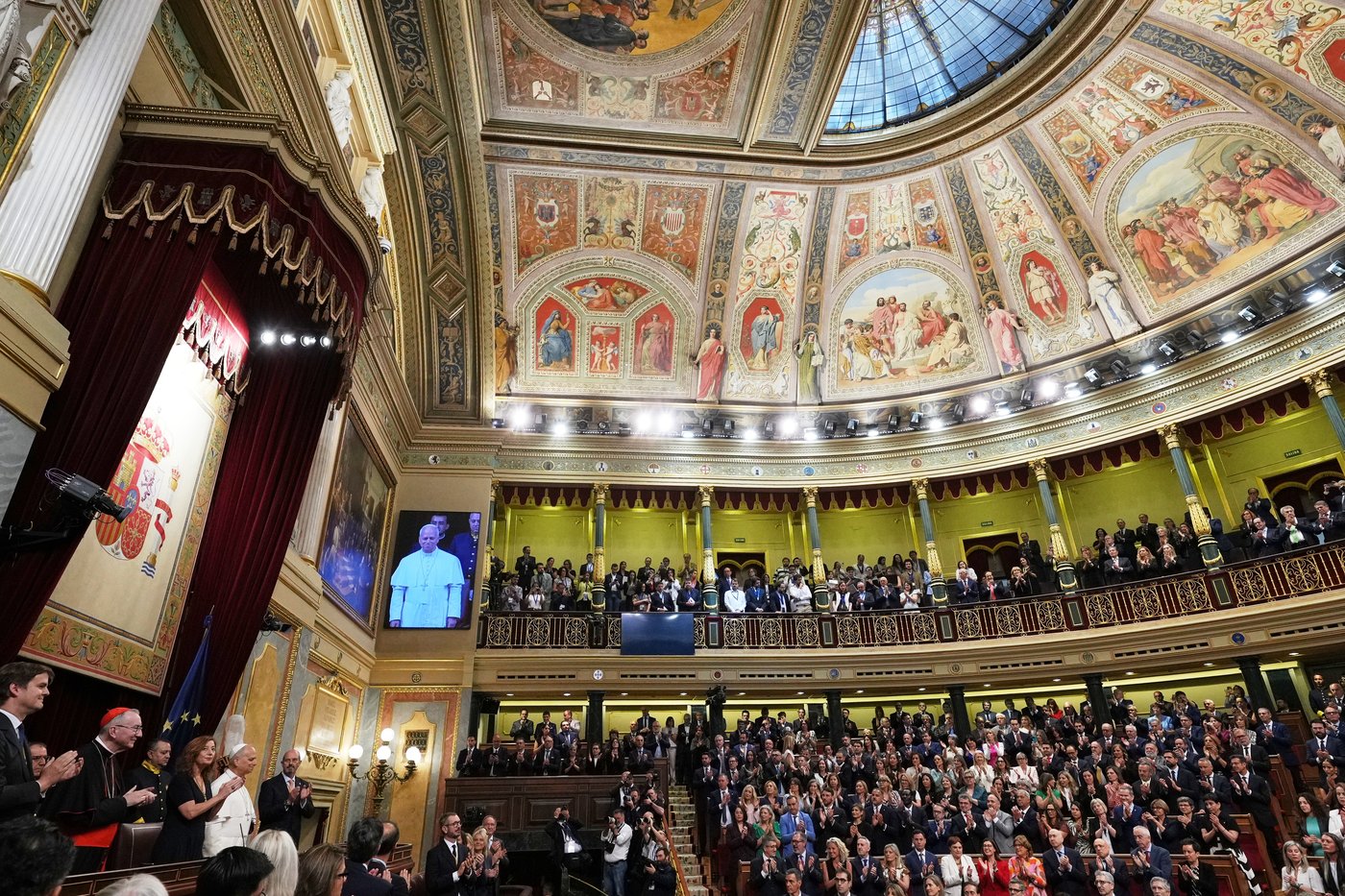 Pope's historic speech to Spain's parliament demands respect for migrants and gets 7-minute ovation | iNFOnews.ca Pope's historic speech to Spain's parliament demands respect for migrants and gets 7-minute ovation | iNFOnews.ca