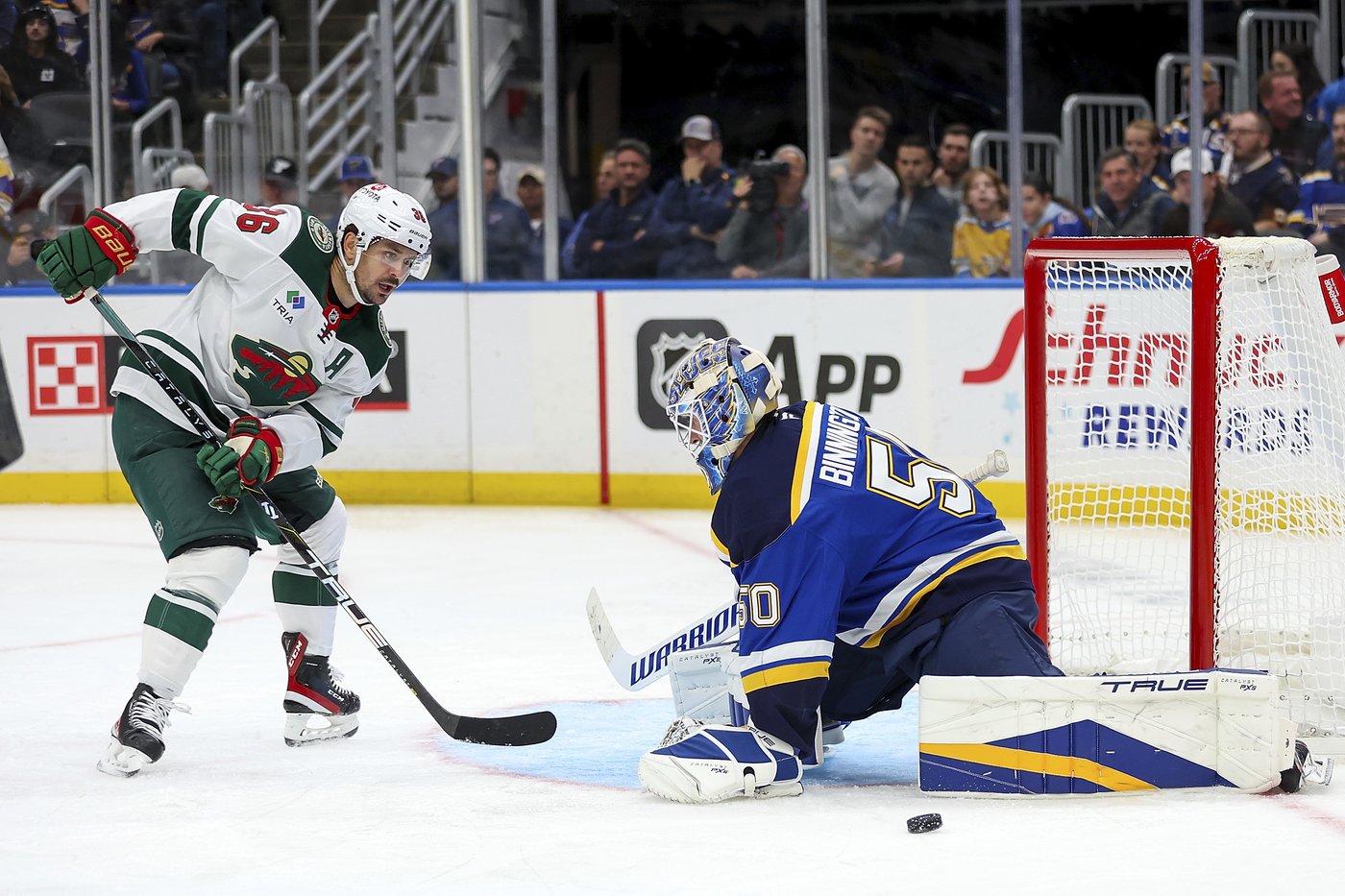 Goalie Gustavsson makes 27 saves, scores an empty-netter, Wild beat Blues 4-1 | iNFOnews.ca