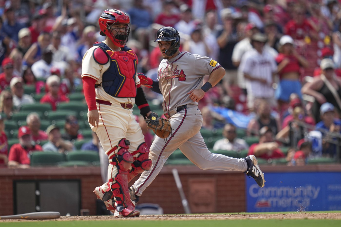 Injury fill-in Alvarez scores winning run and Braves hit 3 HRs to edge Cardinals | iNFOnews.ca