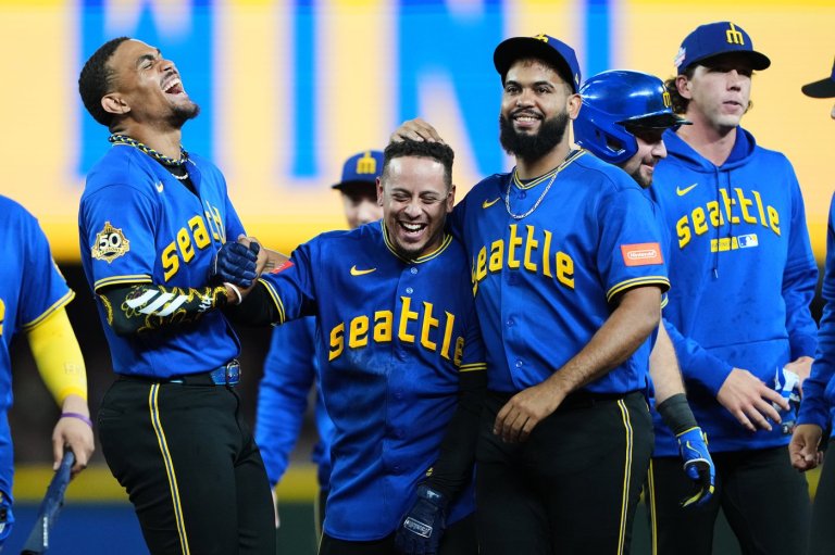 Leo Rivas has RBI single in 10th, Mariners beat Cubs 6-5 | iNFOnews.ca