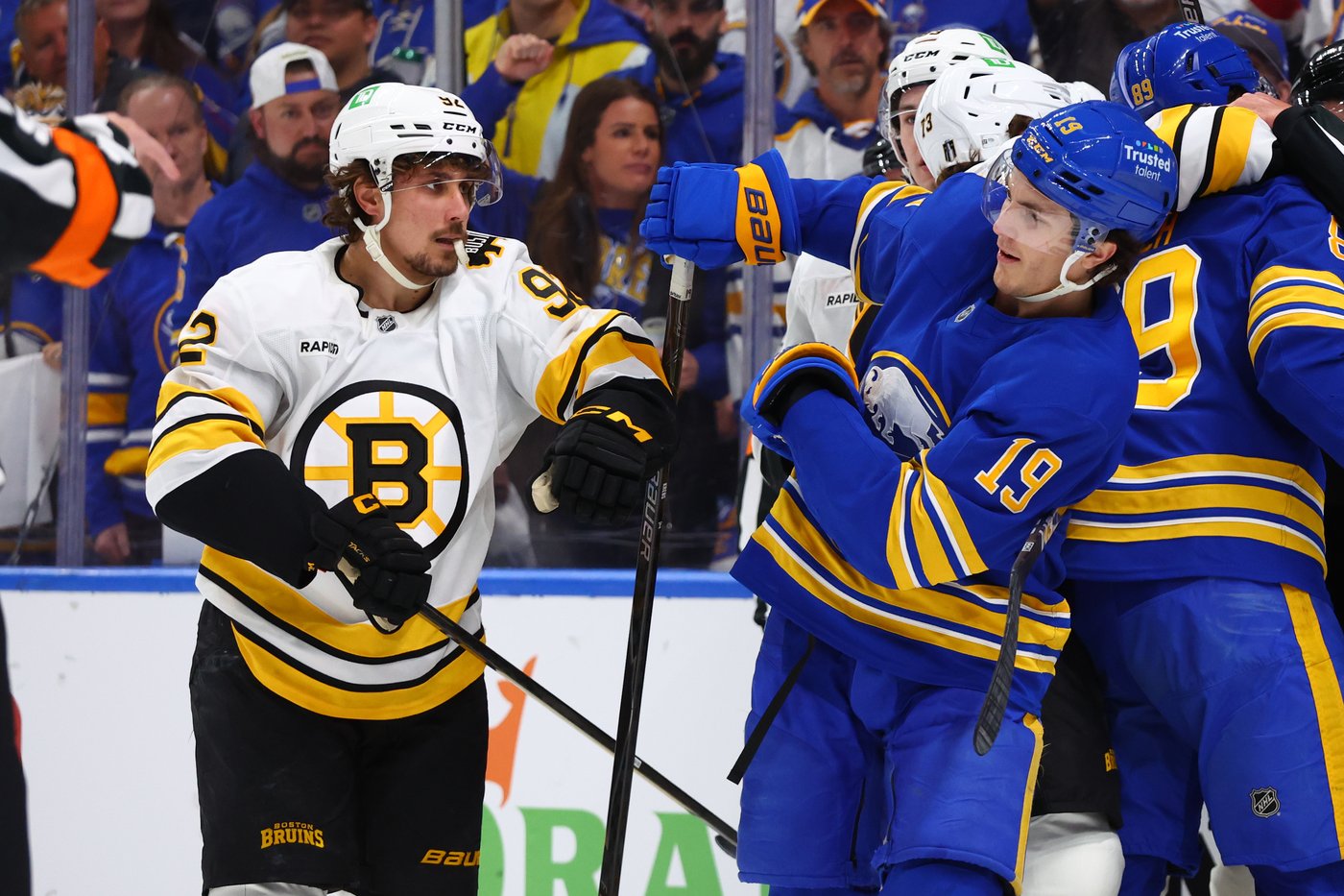Sabres score 4 3rd-period goals to beat the Bruins 4-3 in playoff opener | iNFOnews.ca