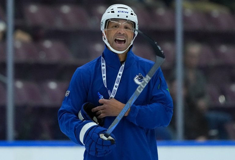 New head coach Manny Malhotra brings intensity to Vancouver Canucks training camp | iNFOnews.ca