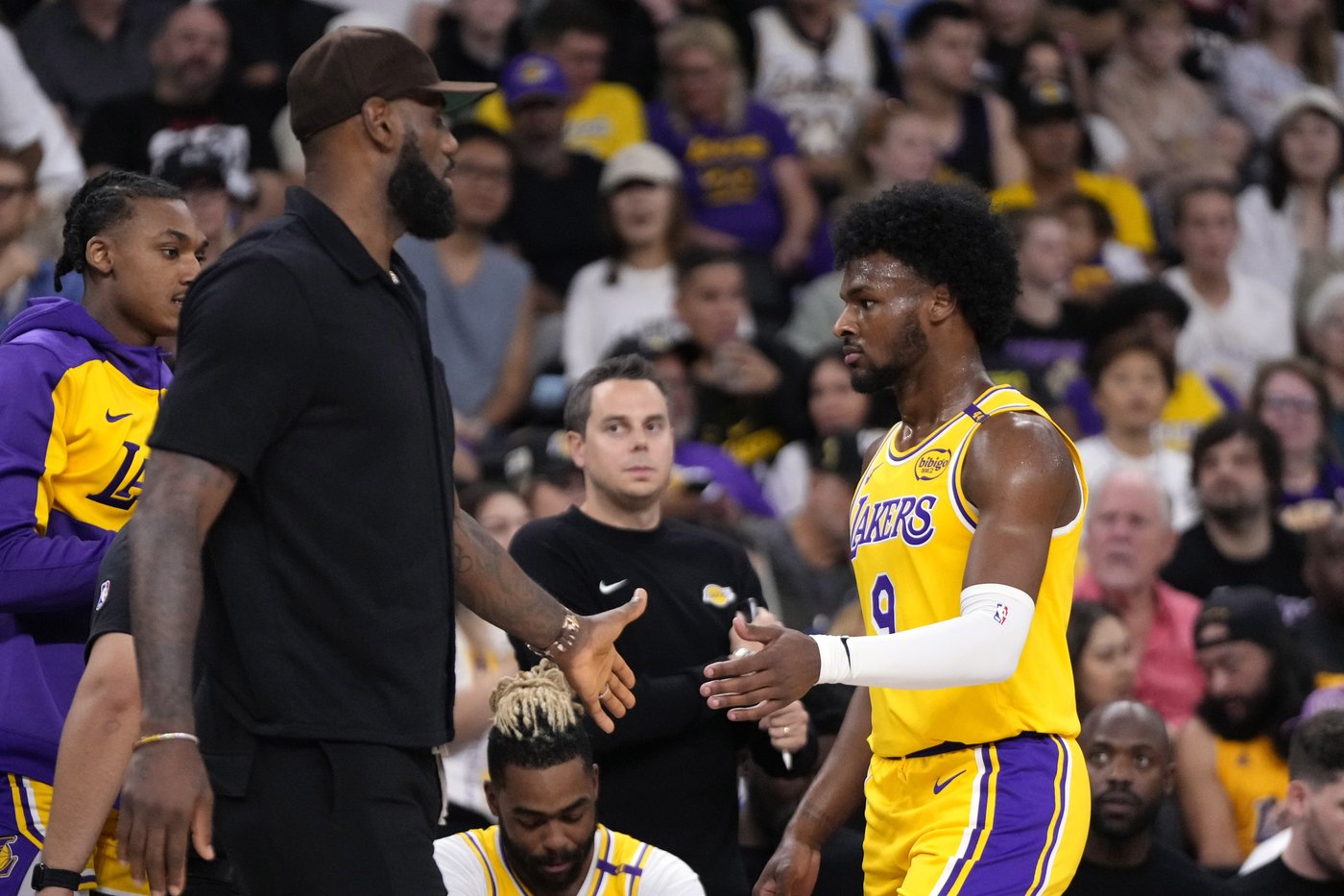 Bronny James begins his Lakers career with a preseason debut. LeBron won't join until the next game | iNFOnews.ca