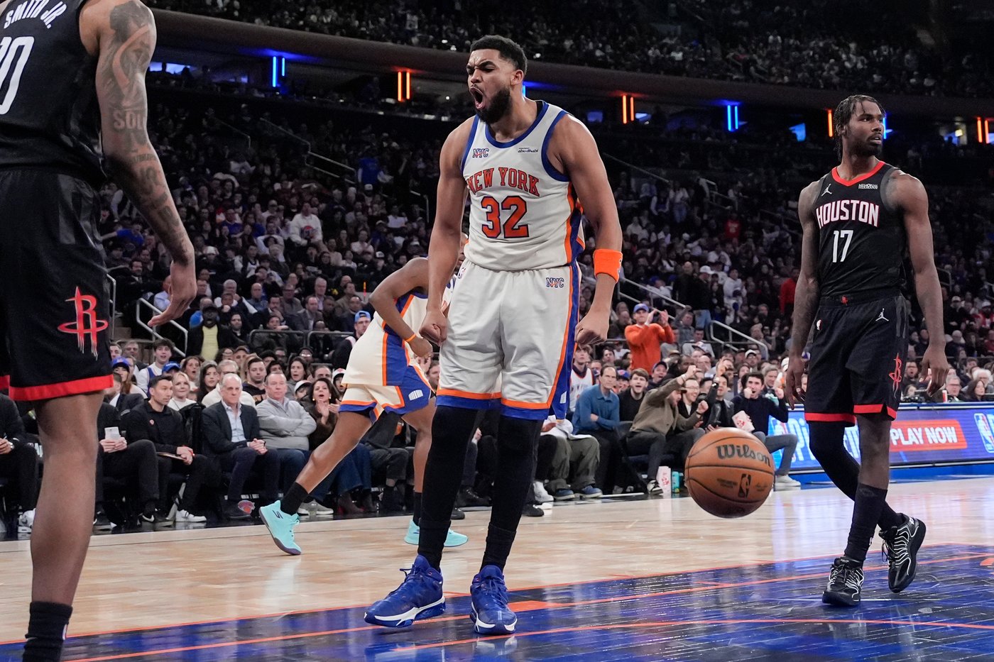 Knicks overcome an 18-point deficit in the 4th quarter to beat the Rockets 108-106 | iNFOnews.ca