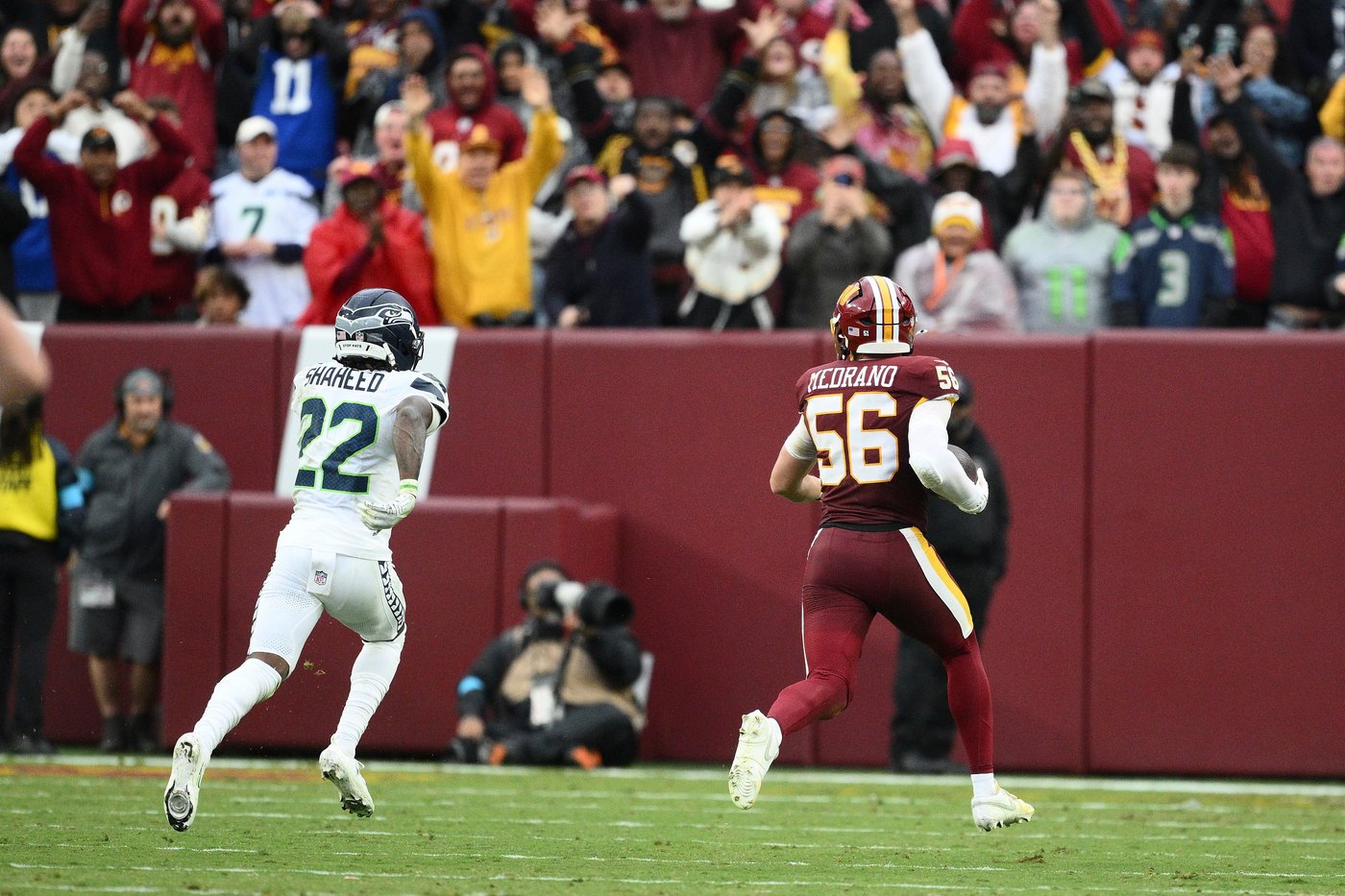 Commanders snap Seattle's 12-game winning streak, beat the Seahawks 33-31 | iNFOnews.ca