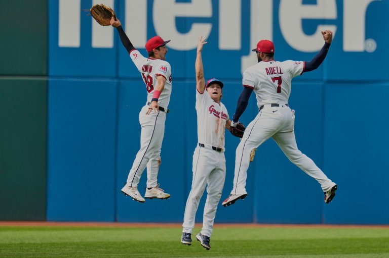 A late-season rally flips the AL Central race as the Guardians edge ahead of White Sox | iNFOnews.ca