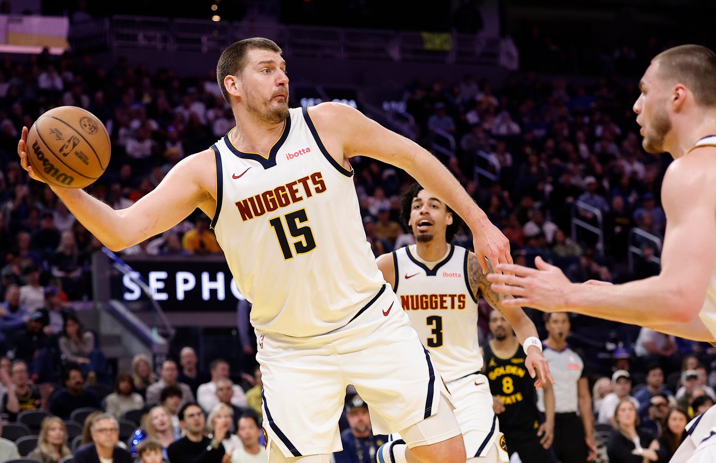 Podziemski's late scoring leads Warriors to a 128-117 win over the Nuggets | iNFOnews.ca