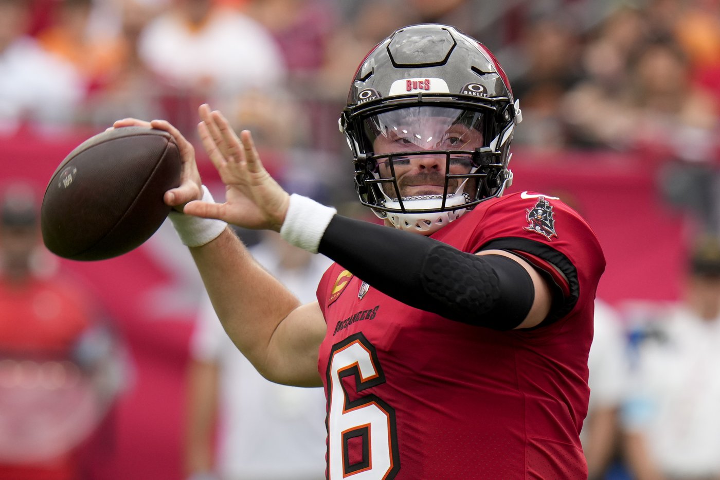 Mayfield throws 5 TD passes and Bucs keep playoff, NFC South hopes alive with 48-14 rout of Panthers | iNFOnews.ca Mayfield throws 5 TD passes and Bucs keep playoff, NFC South hopes alive with 48-14 rout of Panthers | iNFOnews.ca