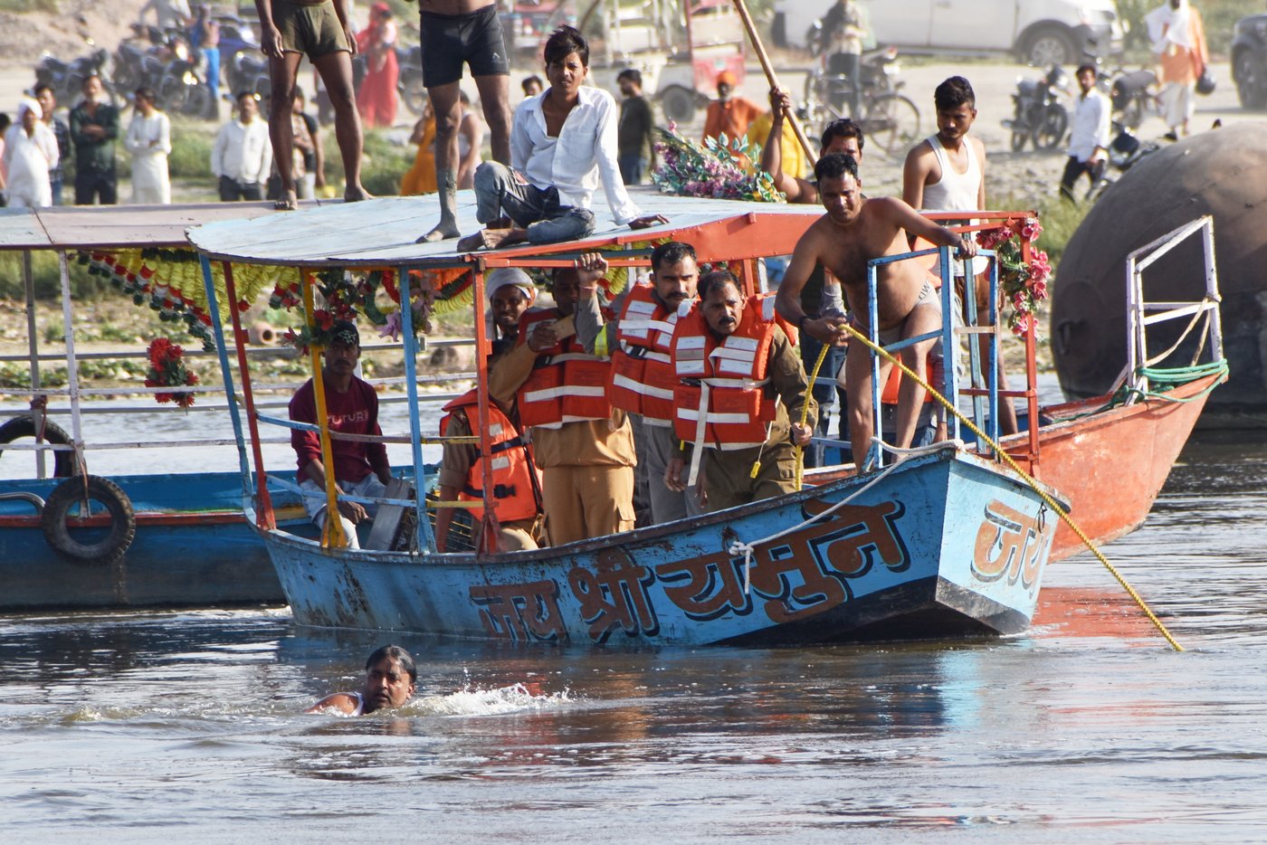 Tourist boat capsizes in northern India, killing at least 10 | iNFOnews.ca