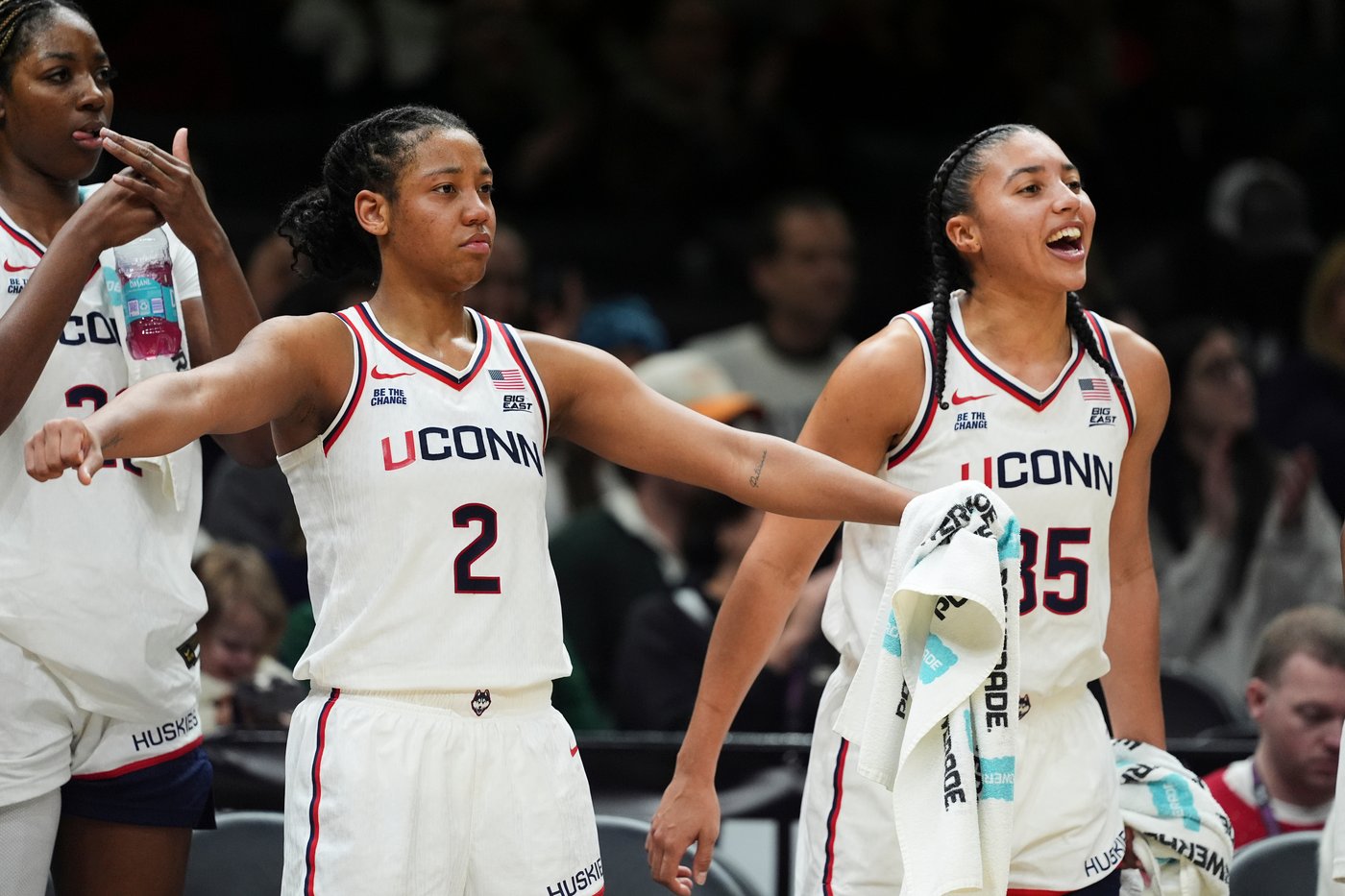 No. 1 UConn stays unbeaten, beats No. 11 Iowa 90-64 behind Fudd and Strong | iNFOnews.ca