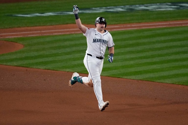 Raleigh's 64th homer of the year sparks Mariners' 8th-inning rally against Blue Jays | iNFOnews.ca