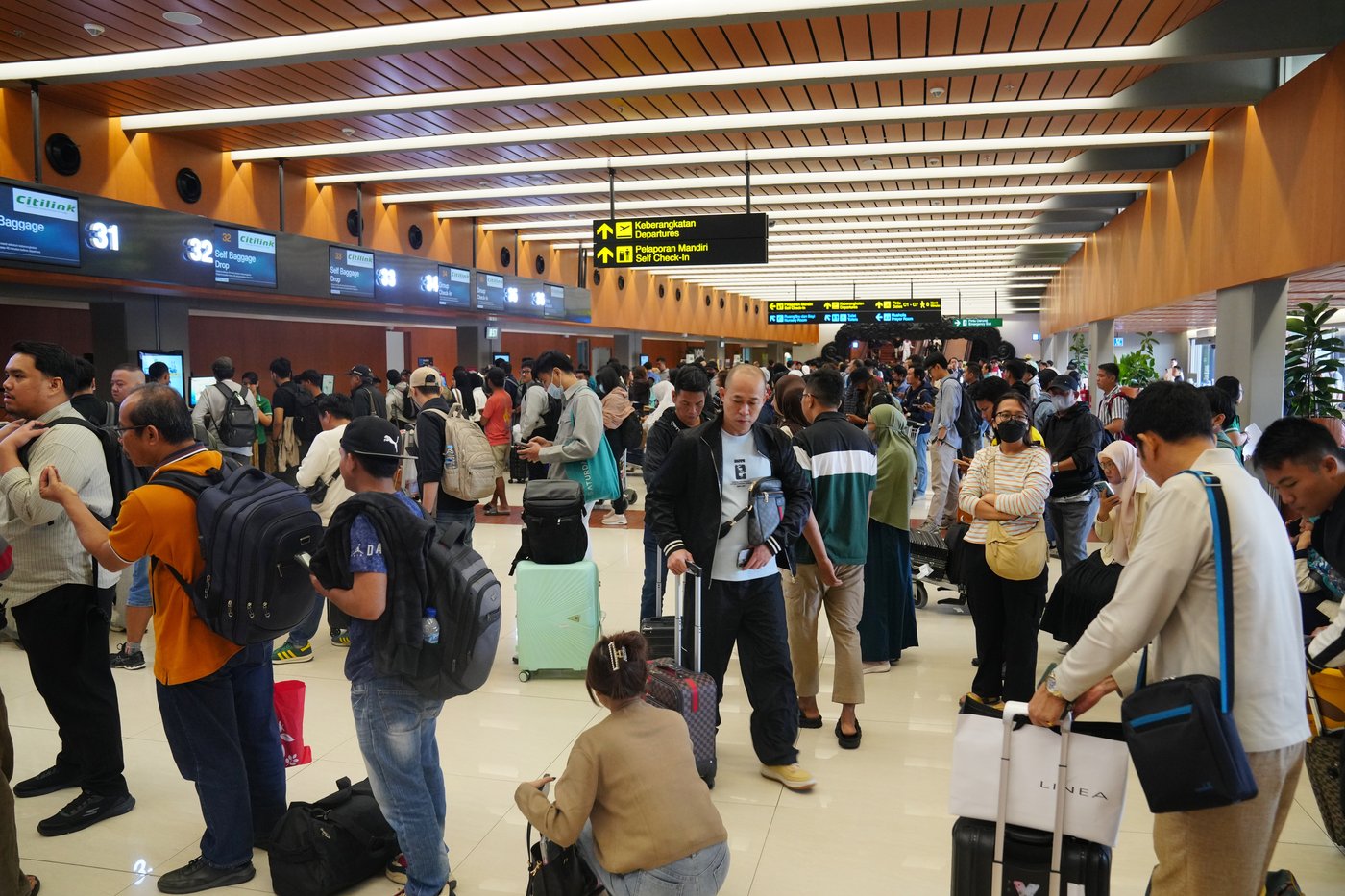 Indonesia cancels flights at Jakarta airport and others as Anak Krakatau volcano erupts | iNFOnews.ca Indonesia cancels flights at Jakarta airport and others as Anak Krakatau volcano erupts | iNFOnews.ca
