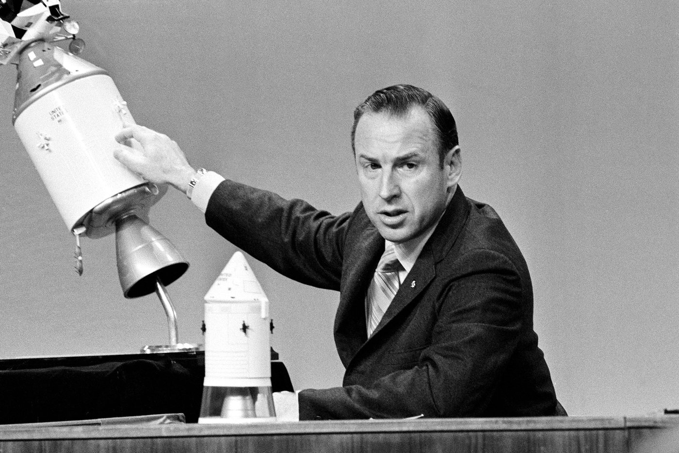 Apollo 13 moon mission leader James Lovell dies at 97 | iNFOnews.ca Apollo 13 moon mission leader James Lovell dies at 97 | iNFOnews.ca