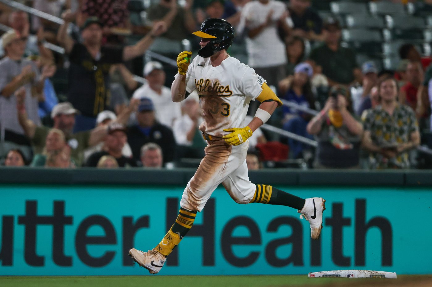 Jeff McNeil legs out winning single in 9th inning, lifts A's to 6-5 victory over Blue Jays | iNFOnews.ca Jeff McNeil legs out winning single in 9th inning, lifts A's to 6-5 victory over Blue Jays | iNFOnews.ca