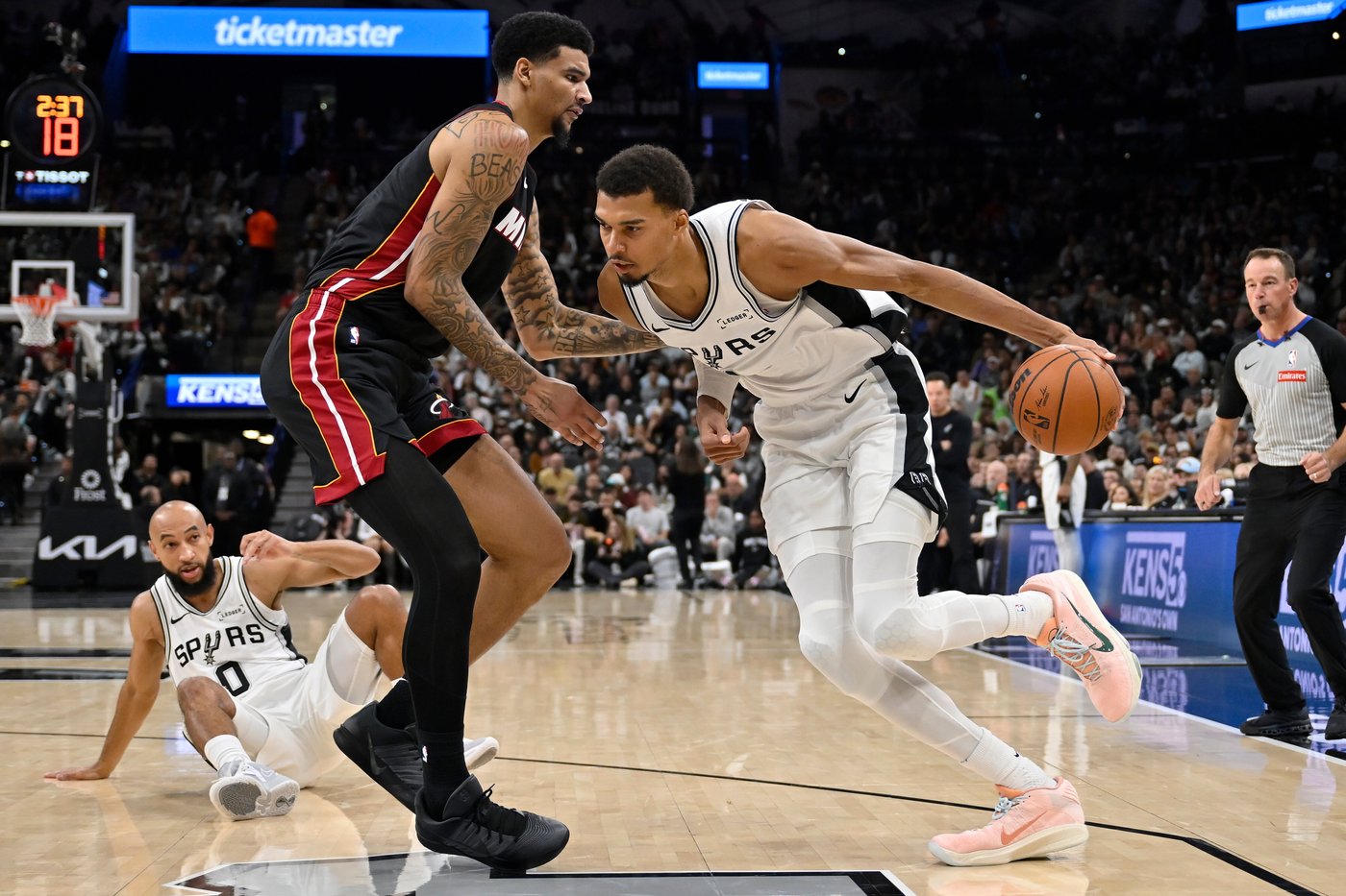 Wembanyama leads Spurs to their first 5-0 start with 27 points and 18 rebounds in win over the Heat | iNFOnews.ca Wembanyama leads Spurs to their first 5-0 start with 27 points and 18 rebounds in win over the Heat | iNFOnews.ca