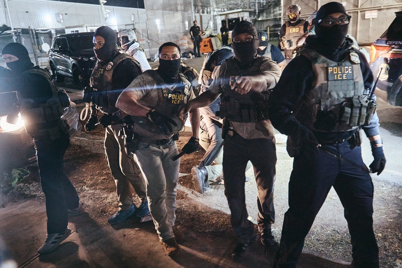 Photos show protestors and ICE agents clashing outside a New Jersey detention center | iNFOnews.ca