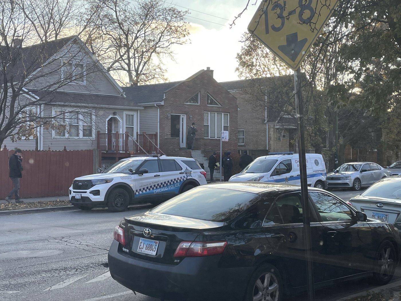 Chicago house party shooting kills 3 men and wounds five other people, police say | iNFOnews.ca
