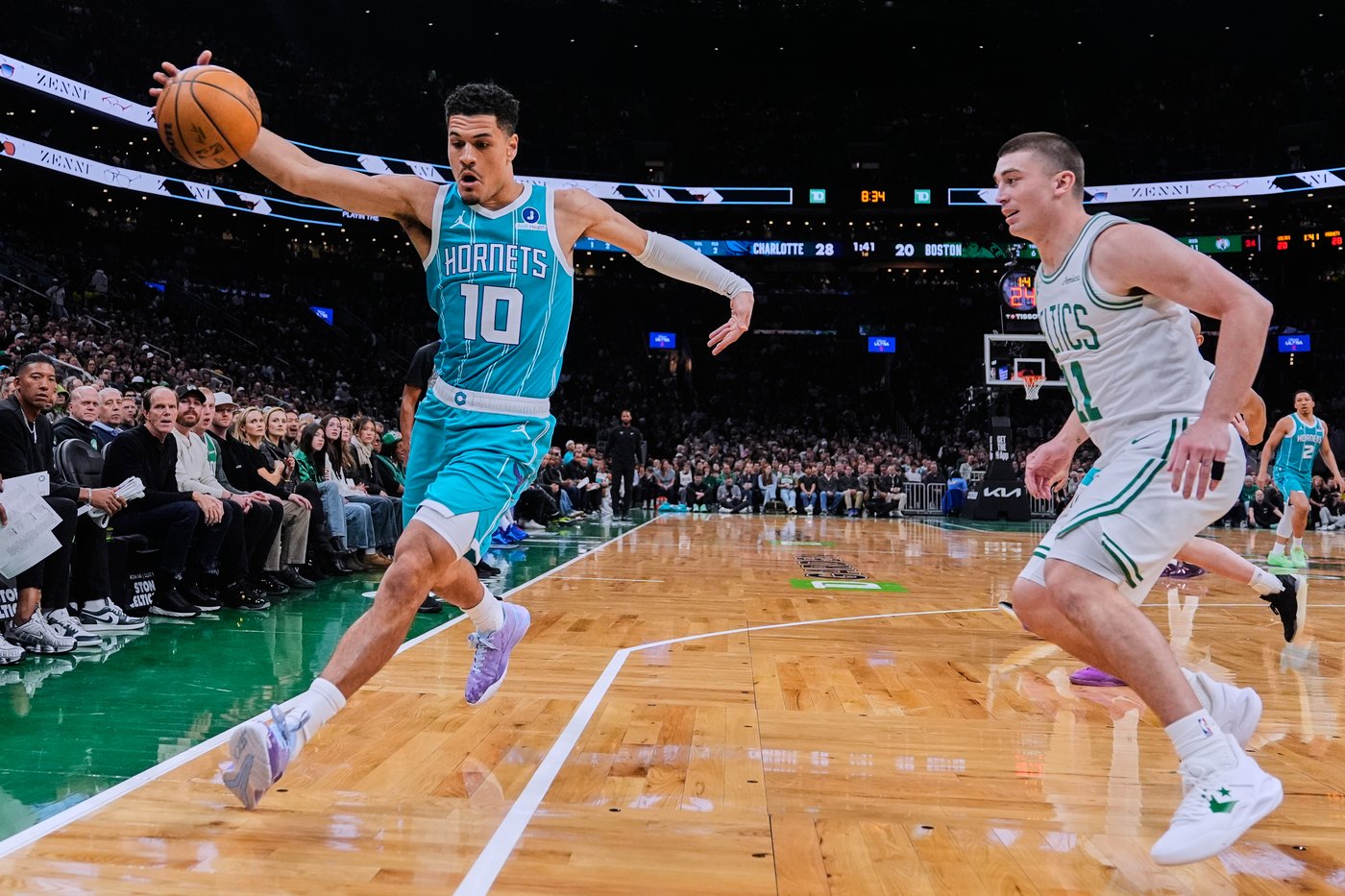 Brown scores 35 points as the Celtics beat the Hornets 113-102 to claim the season series | iNFOnews.ca