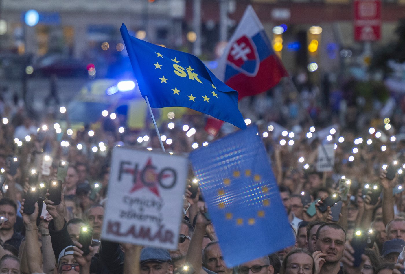 Thousands in Slovakia gather in renewed protest against pro-Russian policies of Prime Minister Fico | iNFOnews.ca Thousands in Slovakia gather in renewed protest against pro-Russian policies of Prime Minister Fico | iNFOnews.ca