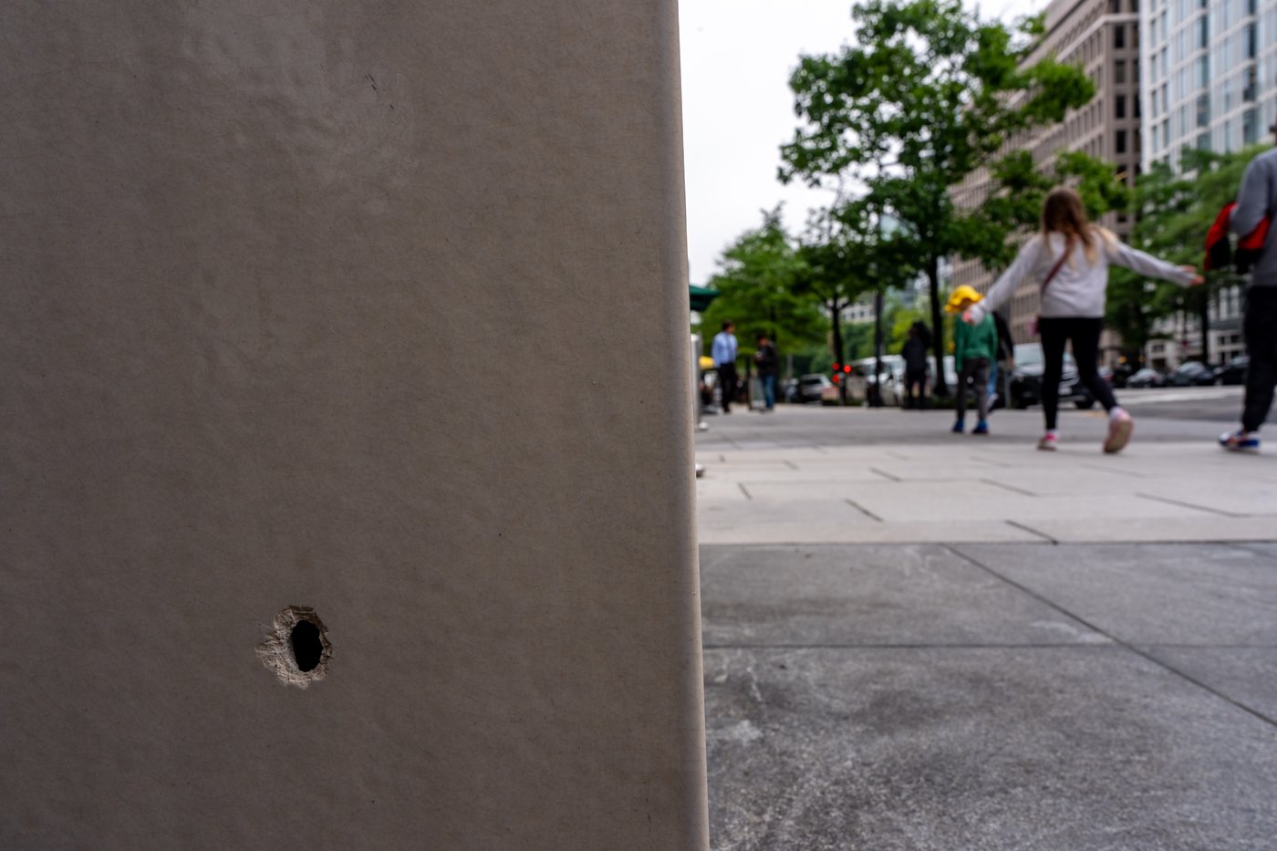 Bystander in serious condition after fatal shooting near White House checkpoint | iNFOnews.ca