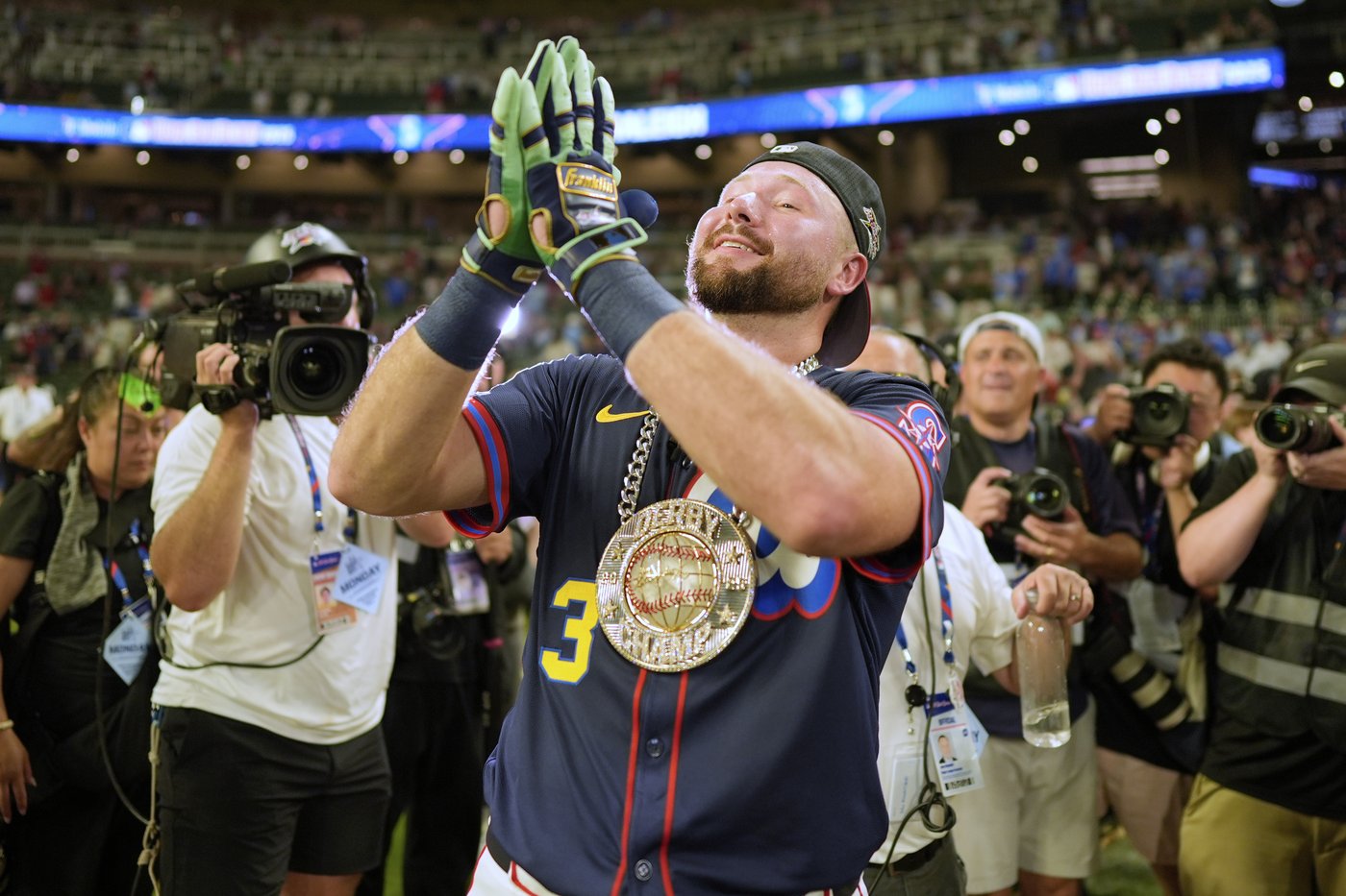 With family support, Cal Raleigh becomes first catcher, switch-hitter to win Home Run Derby | iNFOnews.ca With family support, Cal Raleigh becomes first catcher, switch-hitter to win Home Run Derby | iNFOnews.ca