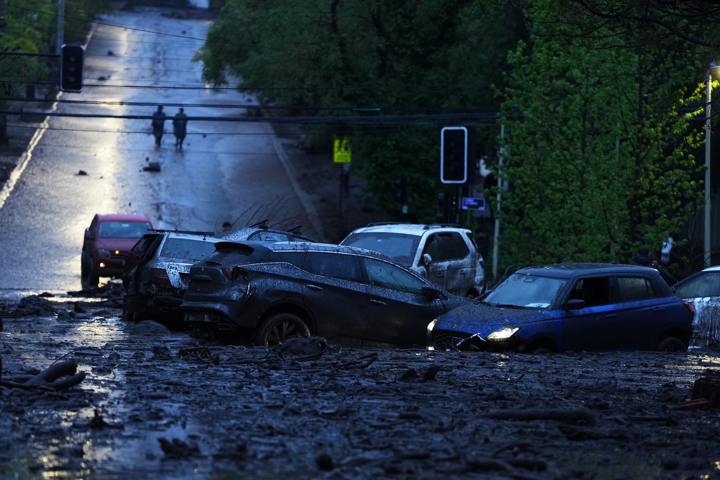 Heavy rain batters Chile’s capital, sweeping away cars and flooding homes | iNFOnews.ca