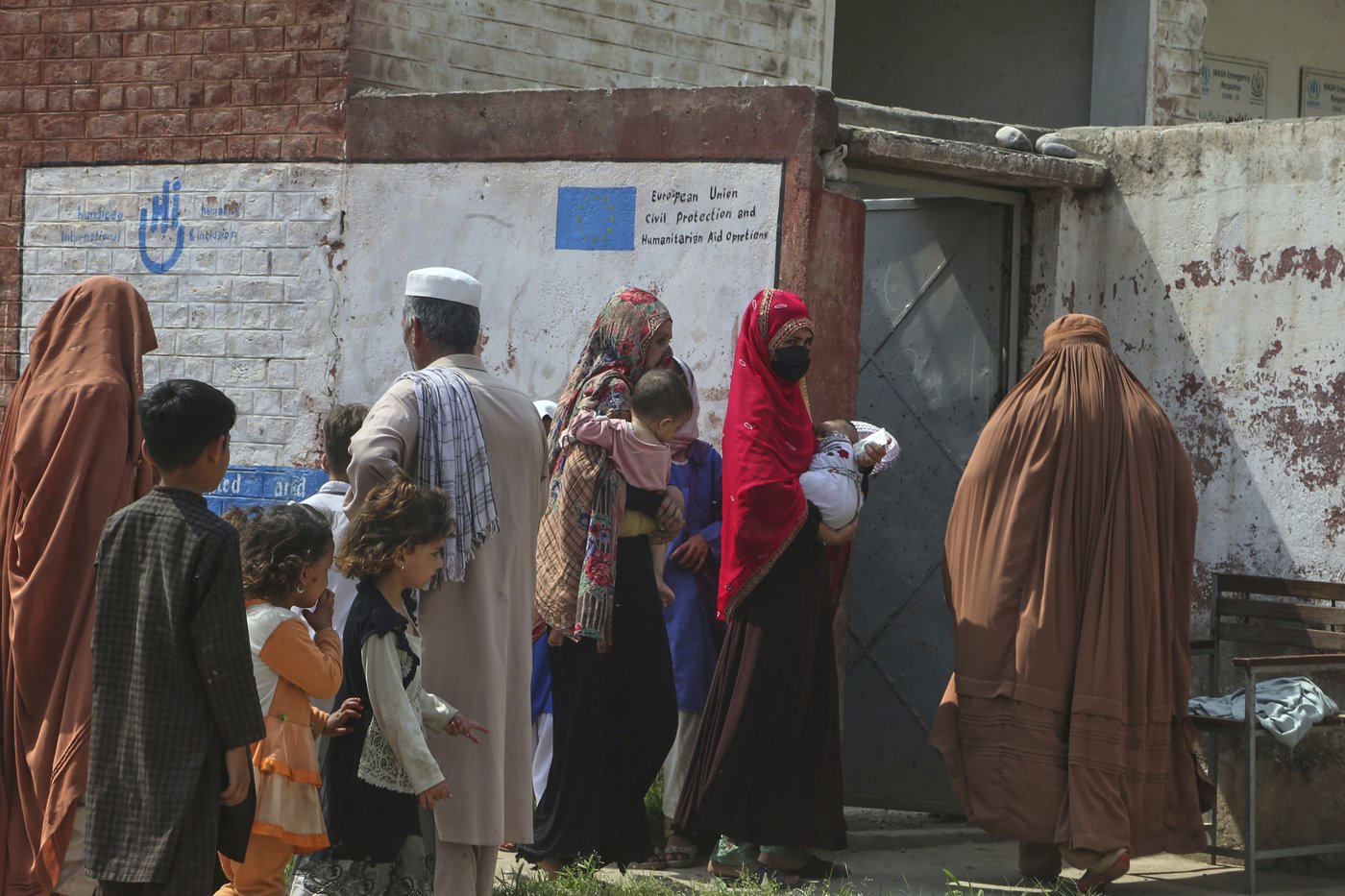Thousands of Afghans are fleeing Iran every day to escape war and deportation | iNFOnews.ca Thousands of Afghans are fleeing Iran every day to escape war and deportation | iNFOnews.ca