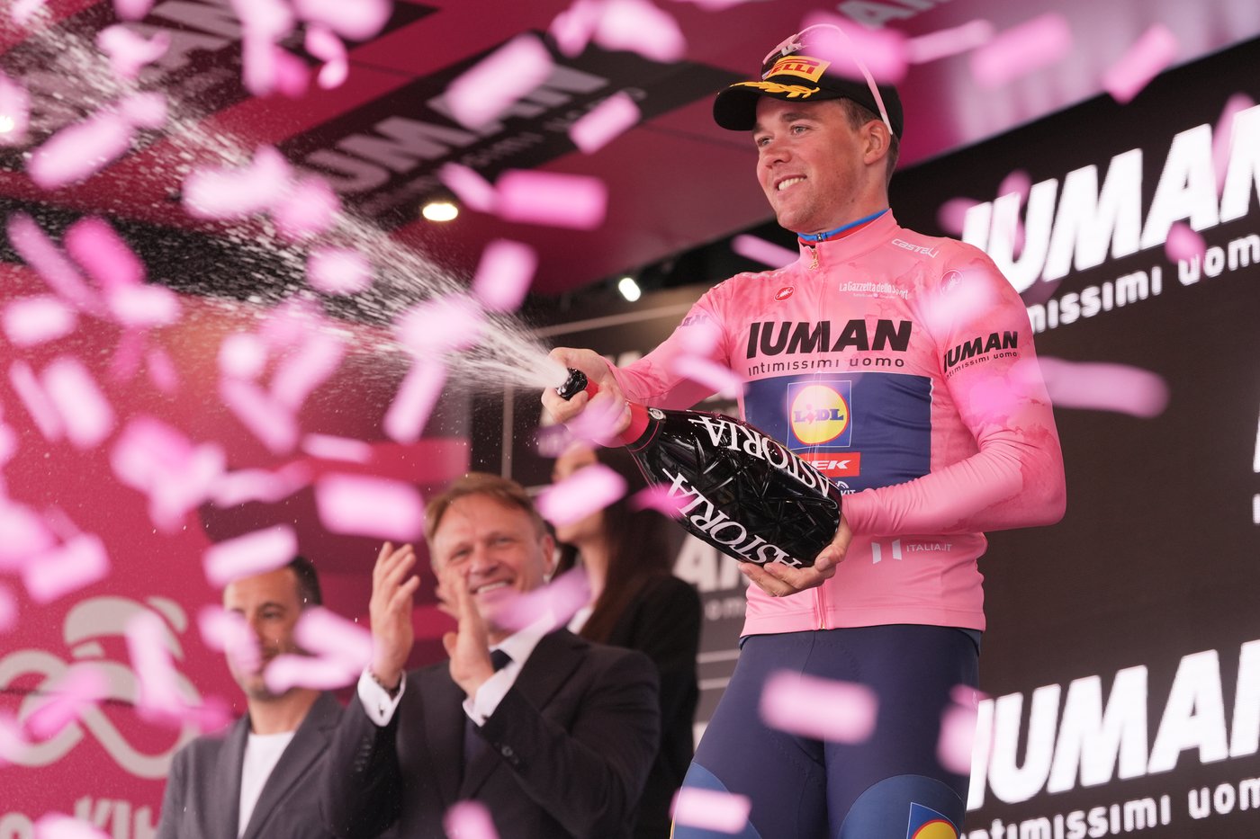 Massive crash neutralizes Giro stage 6. Groves sprints to victory, Pedersen stays in pink | iNFOnews.ca Massive crash neutralizes Giro stage 6. Groves sprints to victory, Pedersen stays in pink | iNFOnews.ca