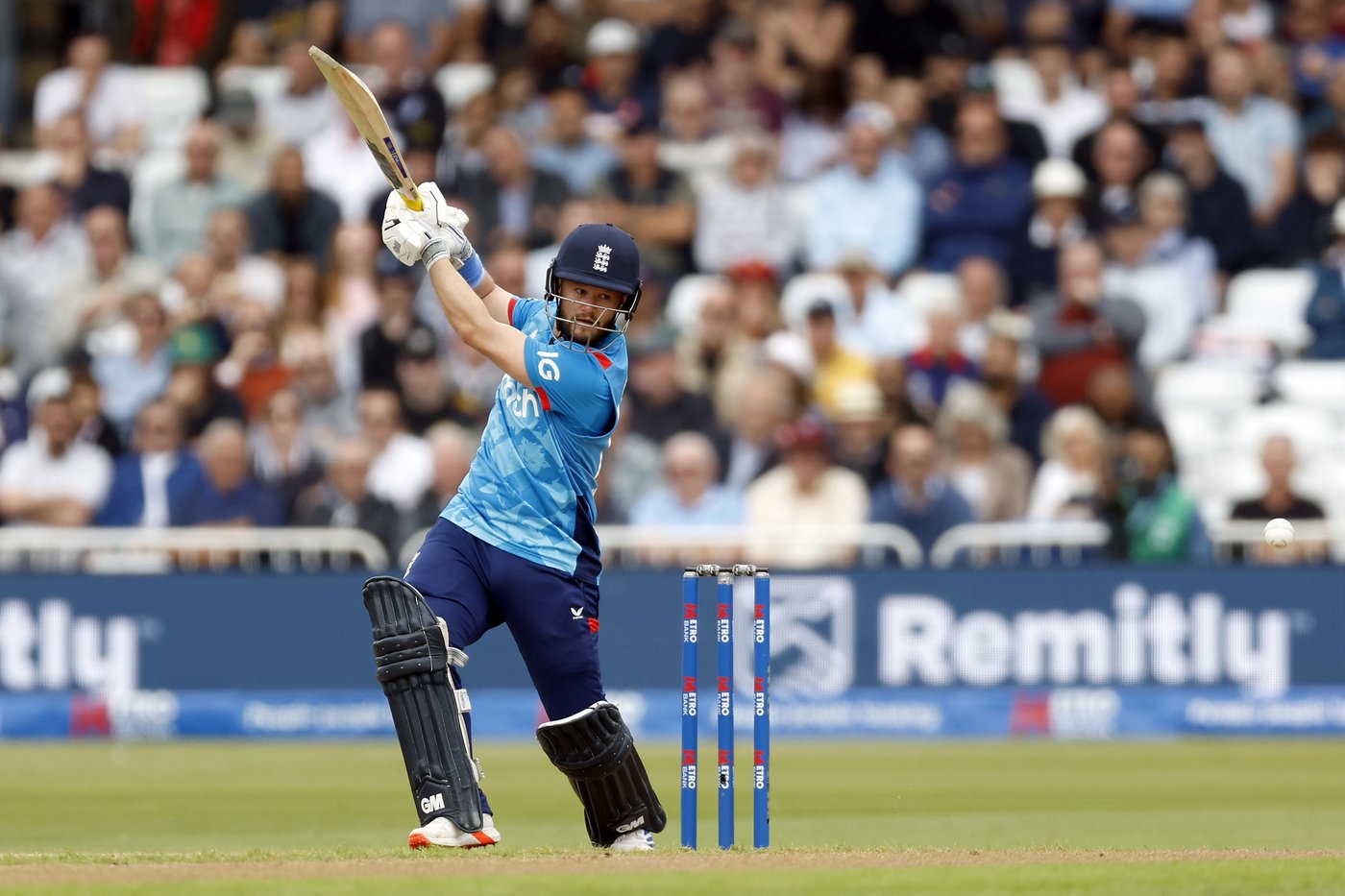 Travis Head smashes career-best 154 not out as Australia chases down 316 to beat England in 1st ODI | iNFOnews.ca