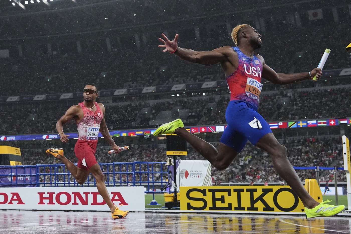 Canadian men's 4x100-metre relay team takes silver at world athletics championships | iNFOnews.ca