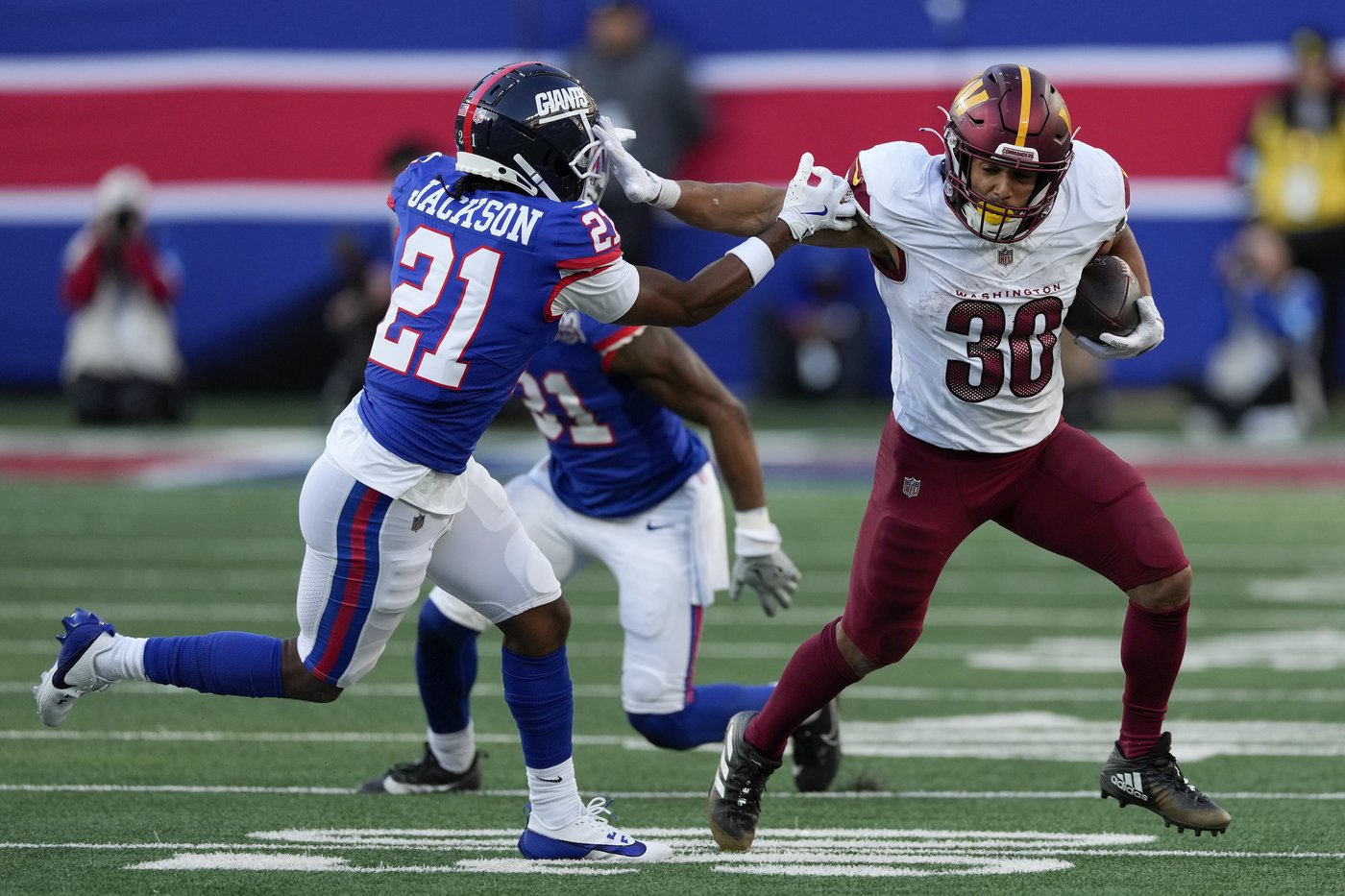 Jayden Daniels leads Commanders to 27-22 win over Giants for their best start since 1996 | iNFOnews.ca