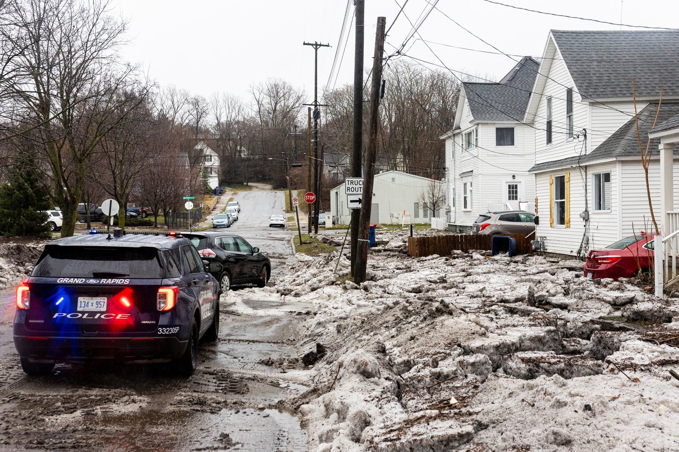 Tornadoes kill 2 in northwestern Indiana and raze buildings in Kankakee, Illinois | iNFOnews.ca