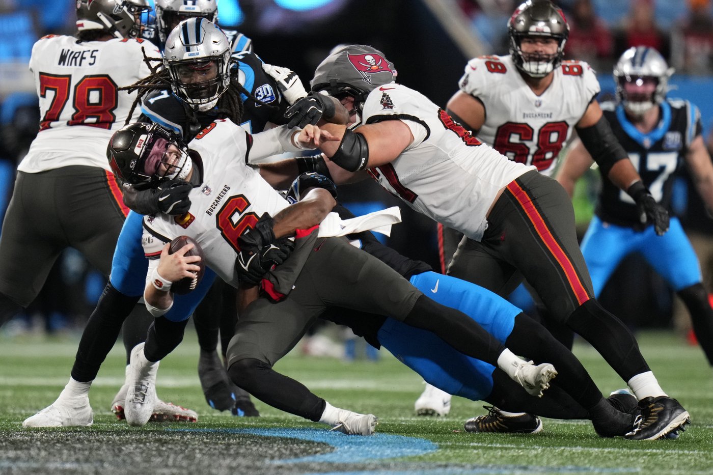 McLaughlin's field goal in OT helps Bucs beat Panthers 26-23, move into 1st-place tie in NFC South | iNFOnews.ca