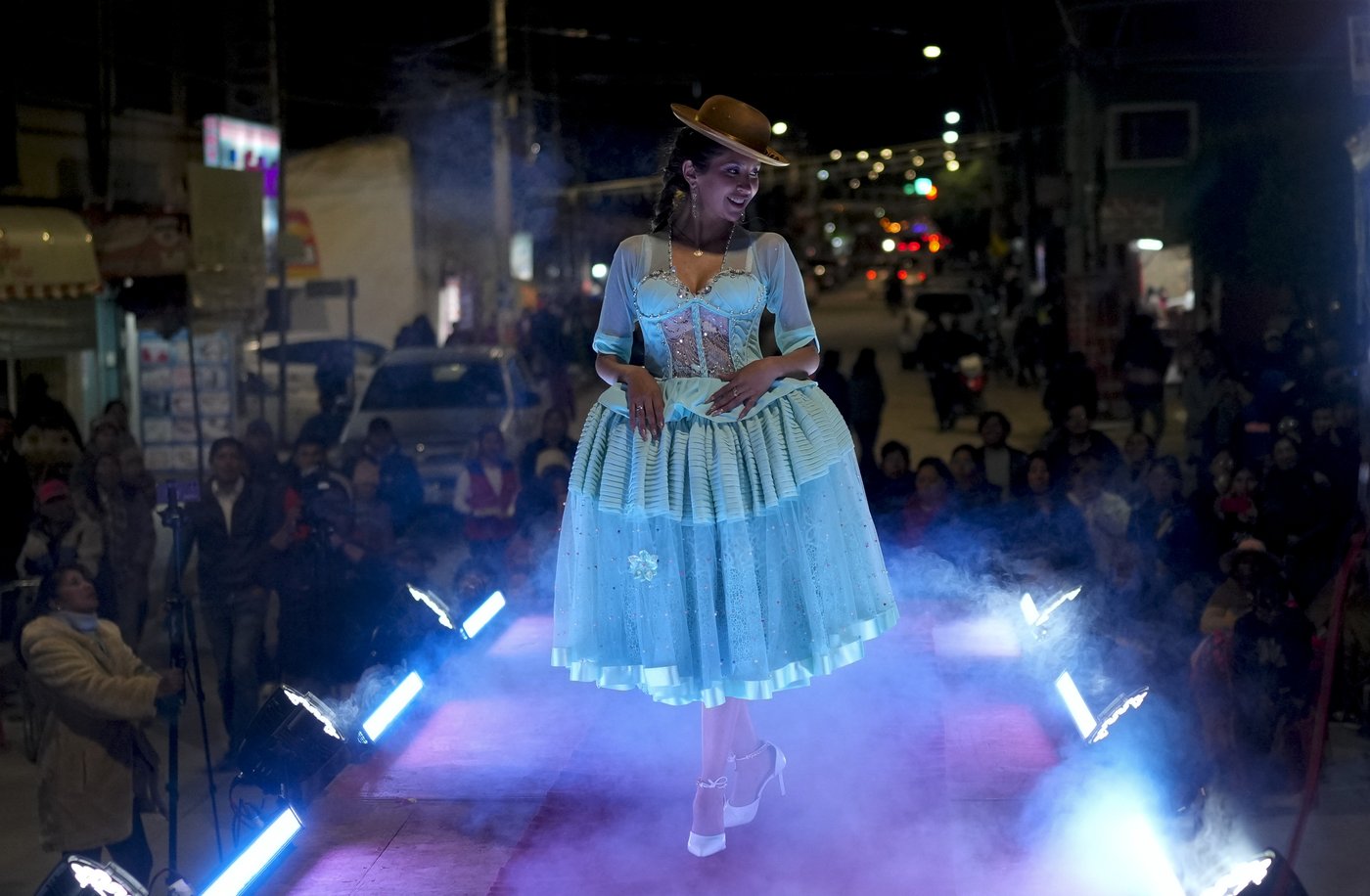 In Bolivia's scrappy highlands, proud Indigenous Cholas take the runway by storm | iNFOnews.ca In Bolivia's scrappy highlands, proud Indigenous Cholas take the runway by storm | iNFOnews.ca