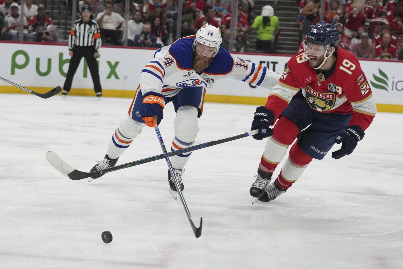 Edmonton Oilers sign Ekholm to three-year extension, add Roslovic on one-year deal | iNFOnews.ca