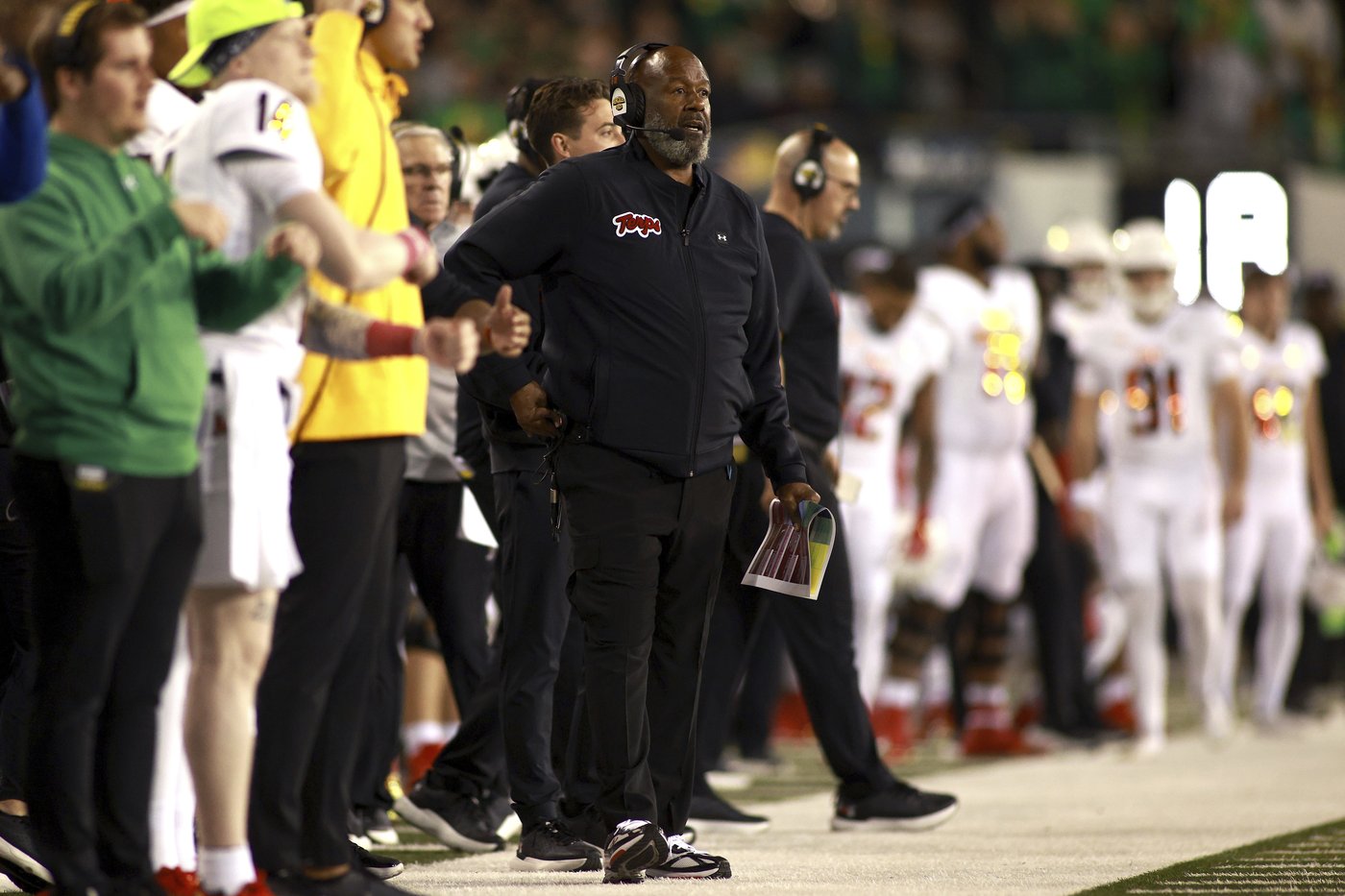 Gabriel breaks NCAA total TDs record and No. 1 Oregon downs Maryland 39-18 | iNFOnews.ca