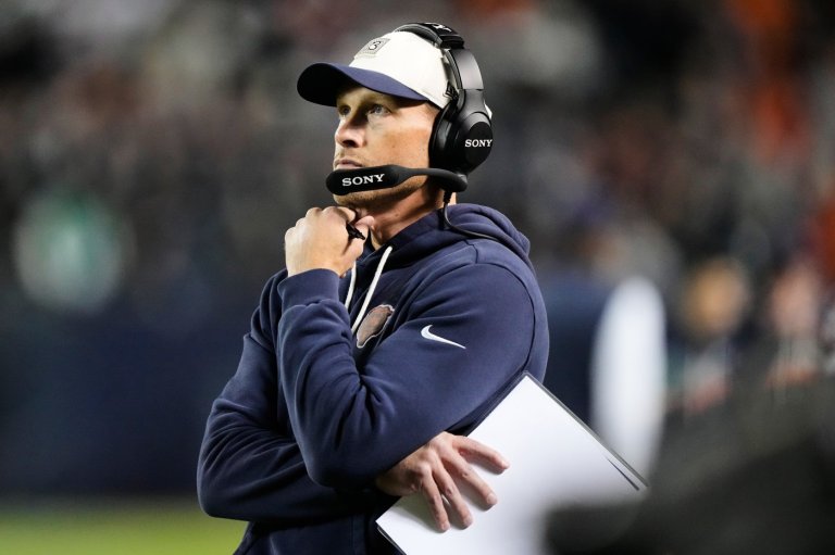 Bears coach Ben Johnson stays with his usual aggressive approach in victory over Eagles | iNFOnews.ca