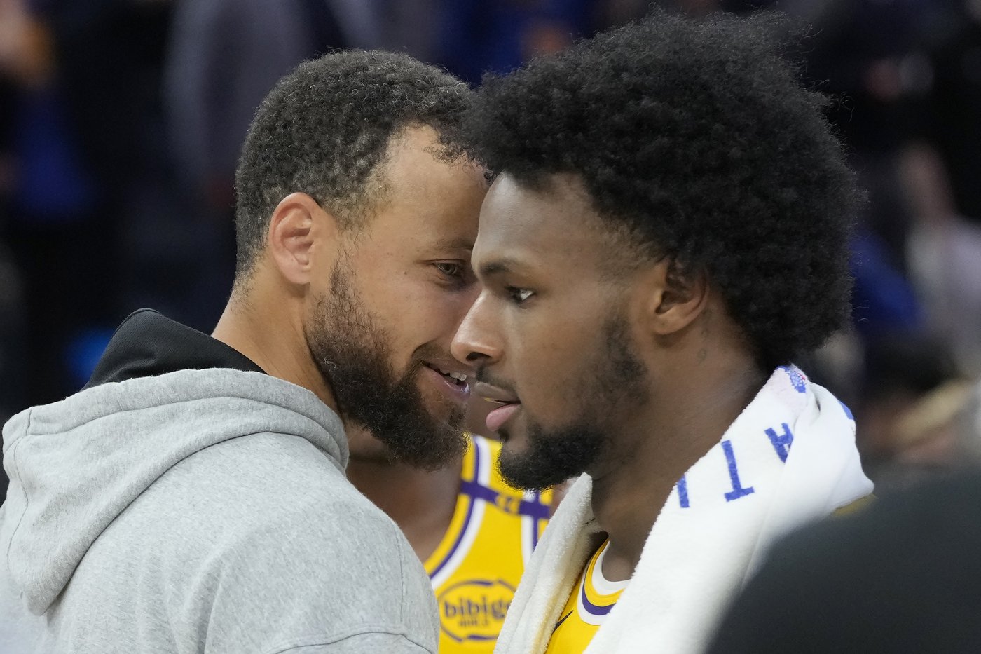 Ken Griffey Sr. and Jr. will be at Lakers' opener, hoping to see LeBron and Bronny make NBA history | iNFOnews.ca
