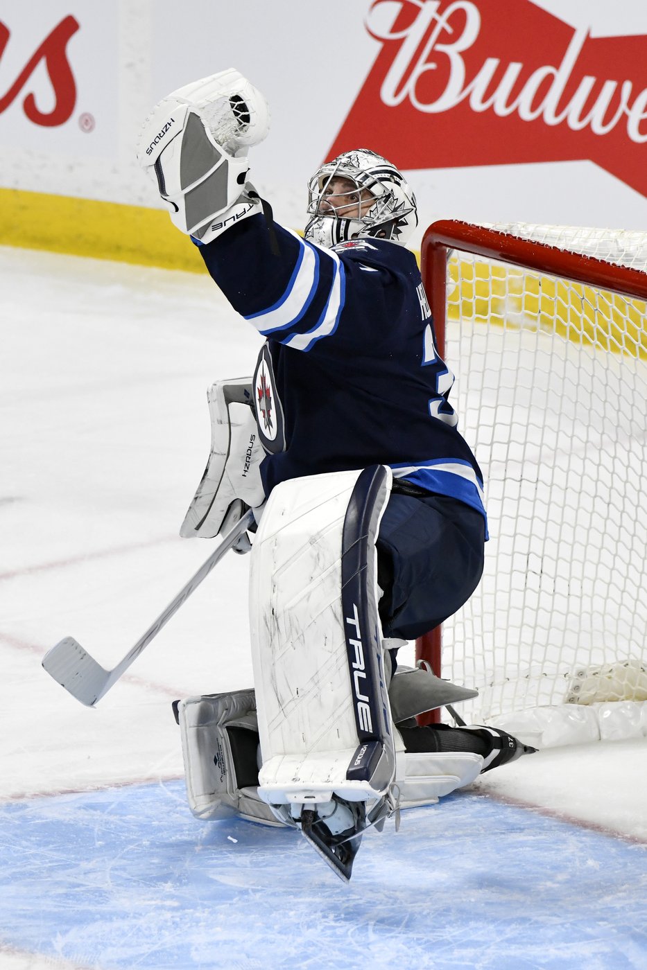 Emotional Hellebuyck shares 300-win milestone with fans, teammates | iNFOnews.ca Emotional Hellebuyck shares 300-win milestone with fans, teammates | iNFOnews.ca