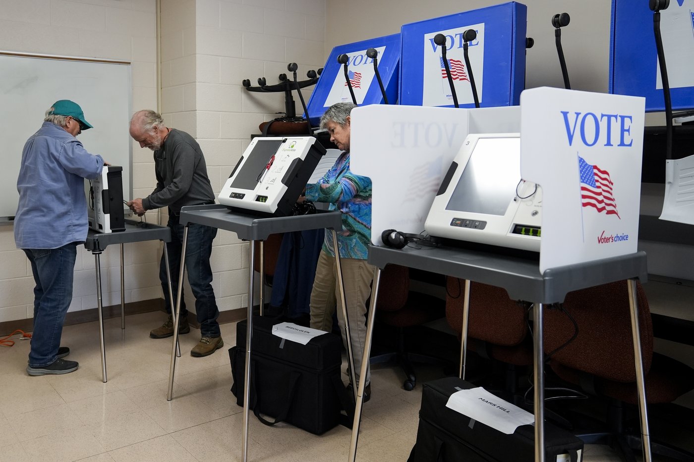 Electoral battleground North Carolina starts early in-person voting while recovering from Helene | iNFOnews.ca