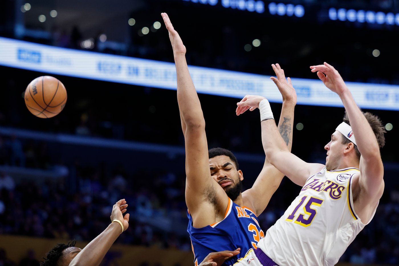 Luka Doncic scores 35, Lakers hold off cold-shooting Knicks 110-97 in LeBron's absence | iNFOnews.ca Luka Doncic scores 35, Lakers hold off cold-shooting Knicks 110-97 in LeBron's absence | iNFOnews.ca