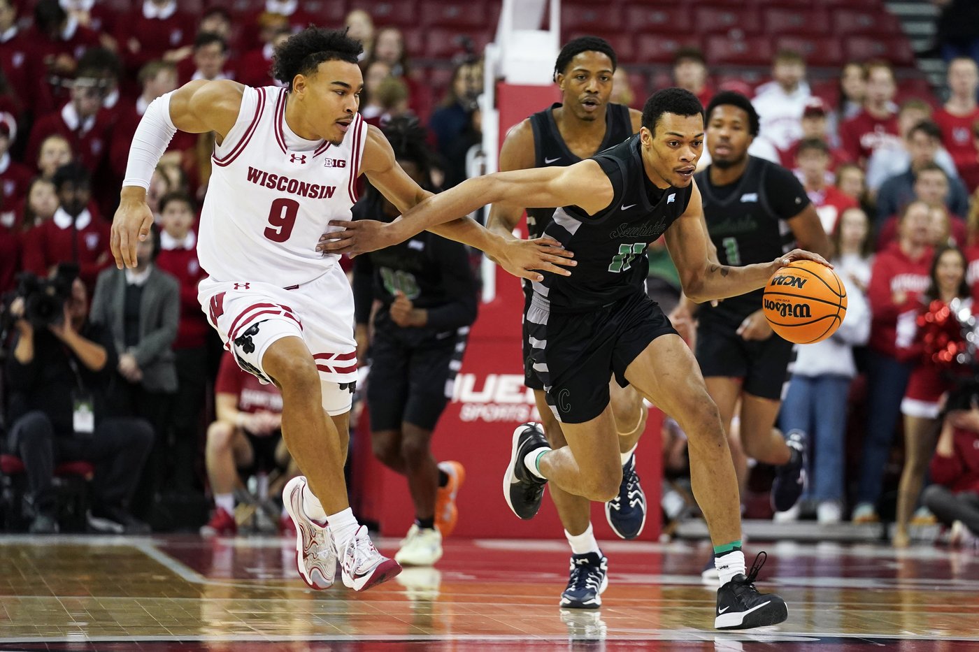 Tonje, Winter pace No. 15 Wisconsin past winless Chicago State 74-53 | iNFOnews.ca